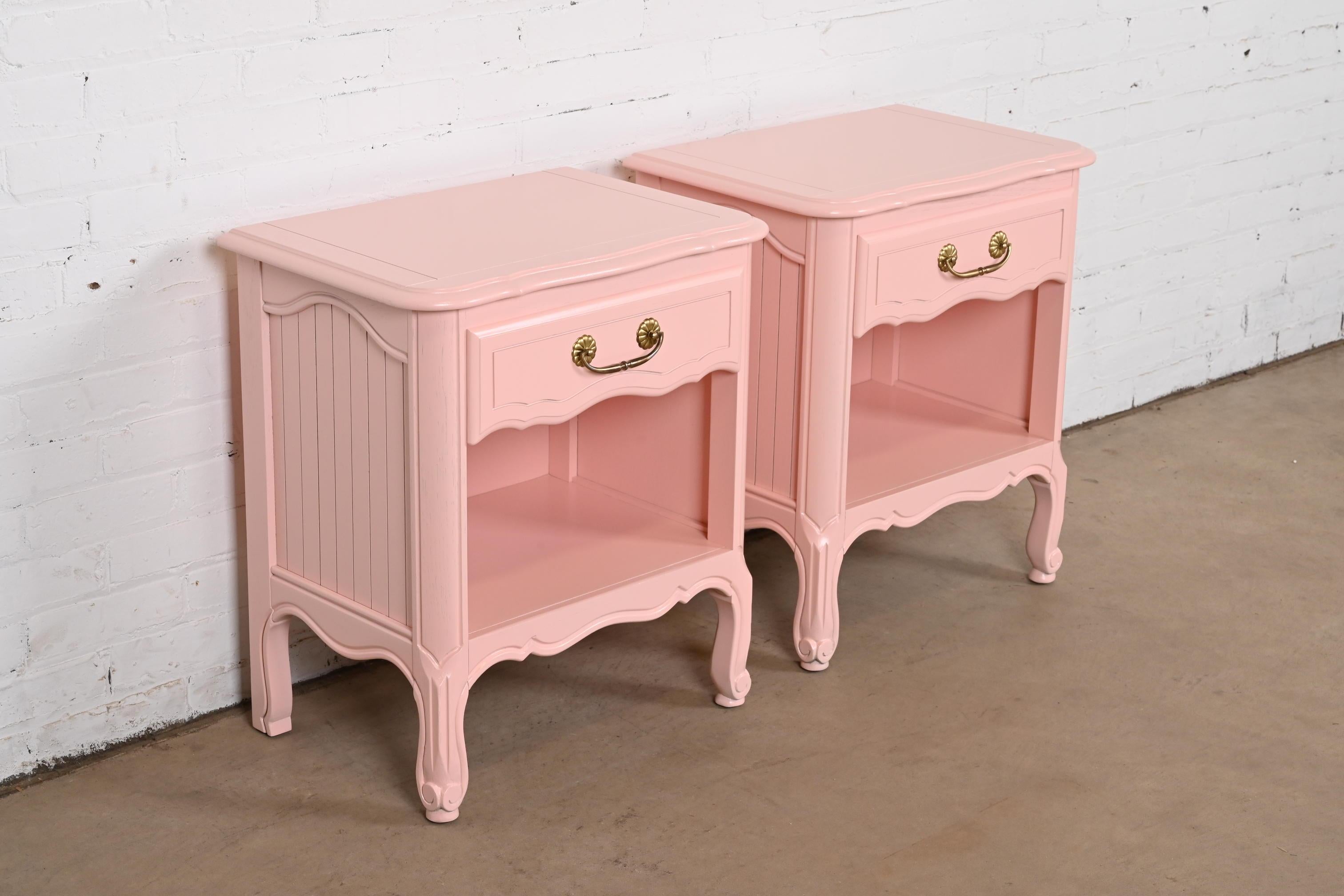 Brass Henredon Style French Provincial Louis XV Pink Lacquered Nightstands, Refinished For Sale