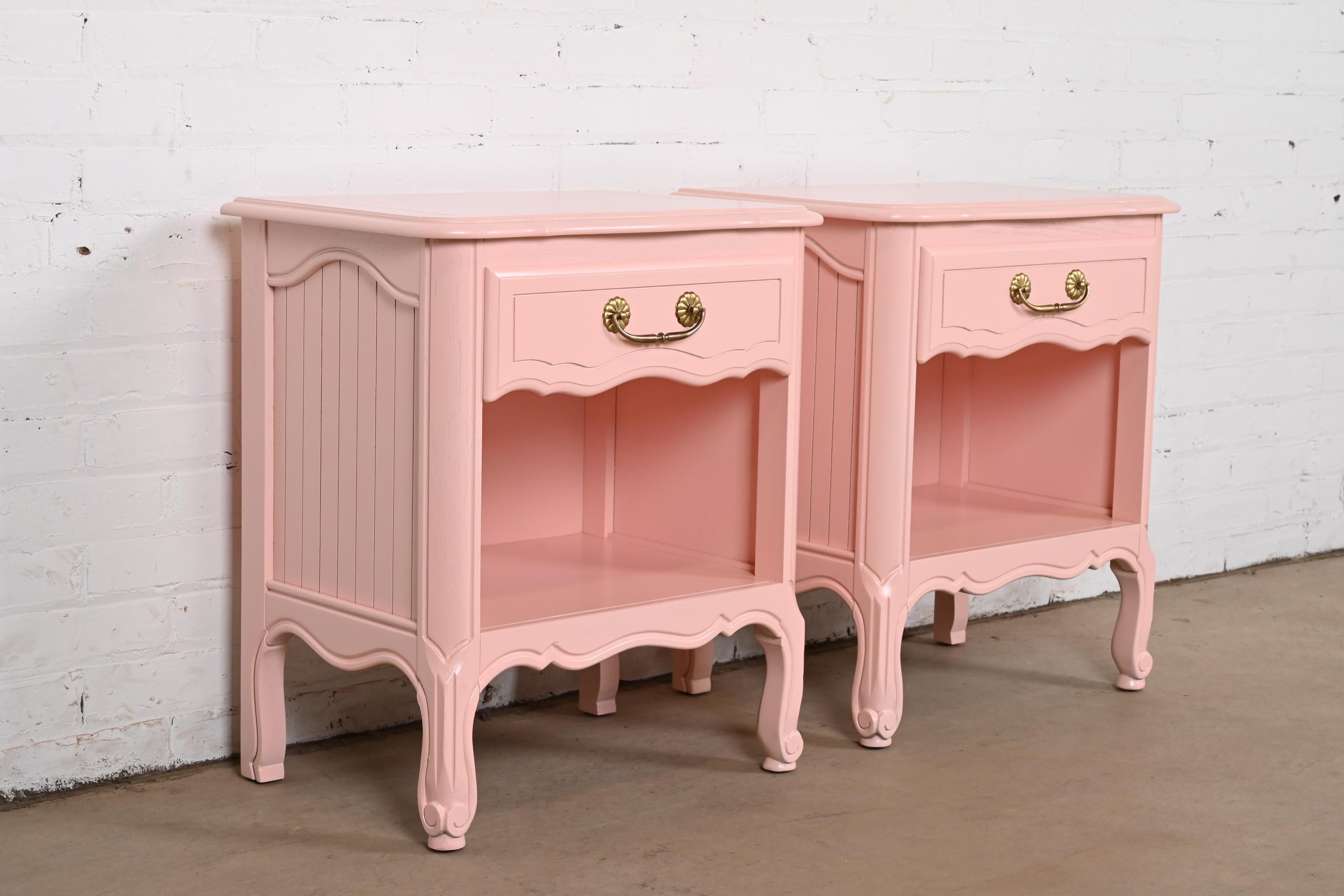 Henredon Style French Provincial Louis XV Pink Lacquered Nightstands, Refinished For Sale 1