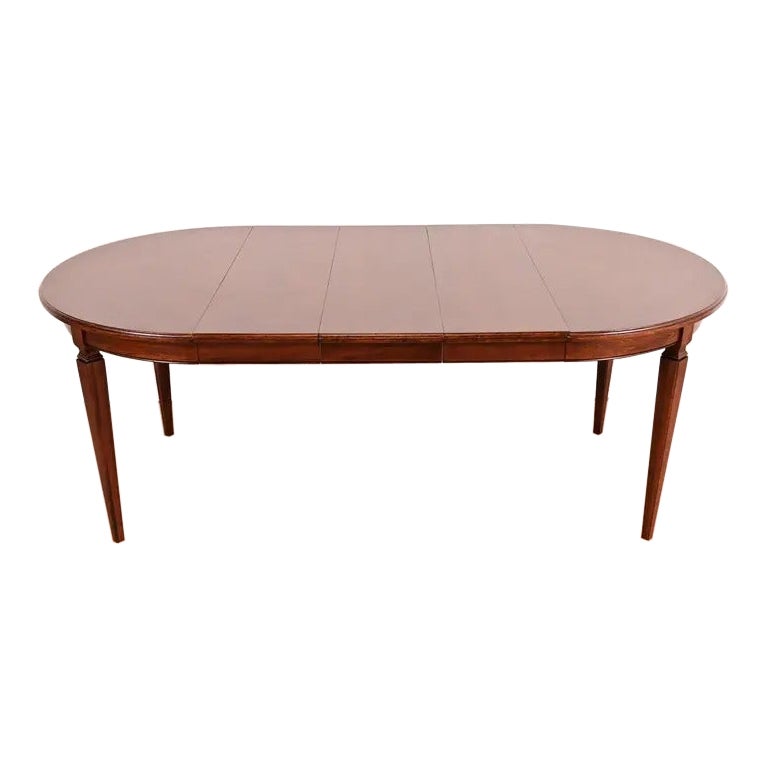 Table de salle à manger de style Régence française Louis XVI en noyer, de marque Henredon, récemment restaurée