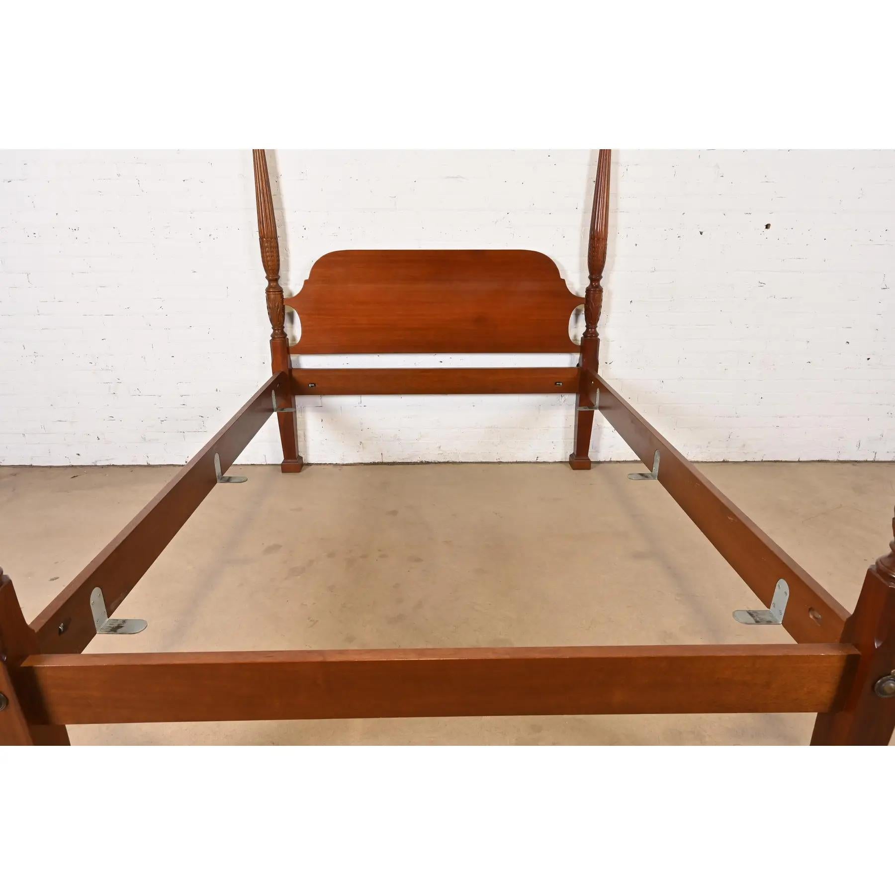Late 20th Century Henredon Style Georgian Carved Mahogany Queen Size Poster Bed For Sale