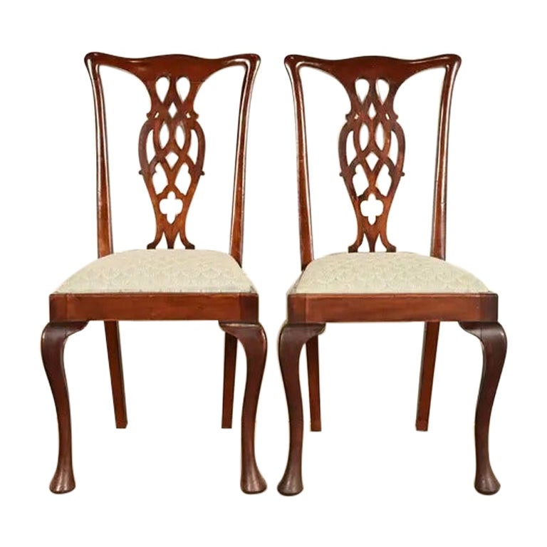 Henredon Style Georgian Carved Mahogany Side Chairs or Dining Chairs, Pair For Sale