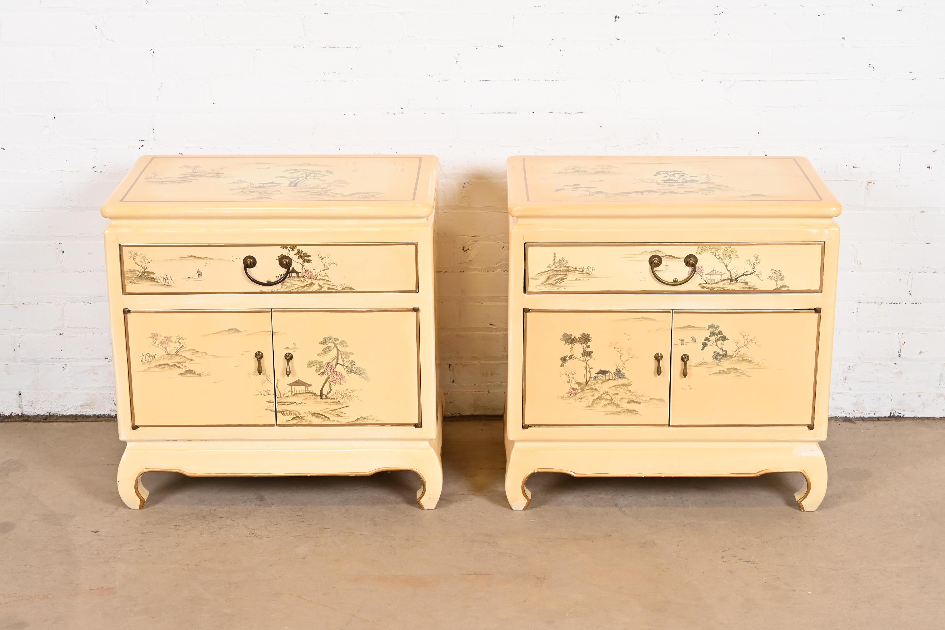 A gorgeous pair of midcentury Hollywood Regency chinoiserie nightstands

In the manner of Henredon

USA, circa 1970s

Cream lacquered mahogany, with gold gilt trim, hand painted Asian nature scenes, and original brass hardware.

Measures: