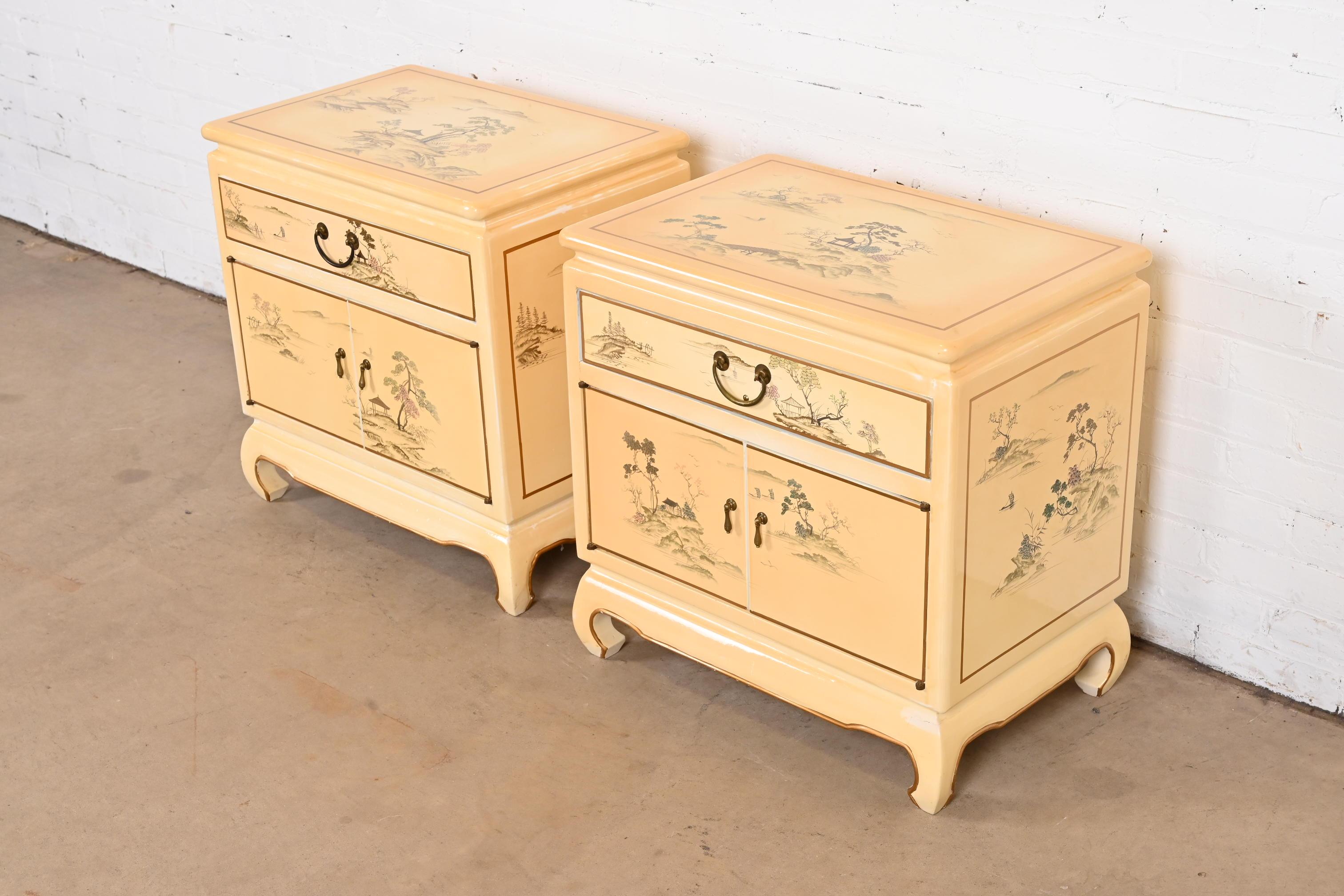 Henredon Style Hollywood Regency Chinoiserie Cream Lacquered Nightstands In Good Condition In South Bend, IN