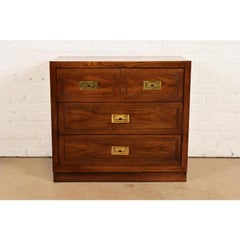 Arcón de soltero de roble de campaña de estilo moderno de mediados de siglo Henredon, circa años 70