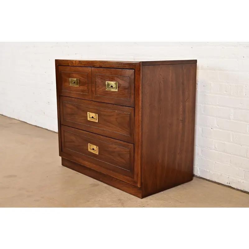 Henredon Style Mid-Century Modern Campaign Oak Bachelor Chest, Circa 1970s In Good Condition For Sale In South Bend, IN