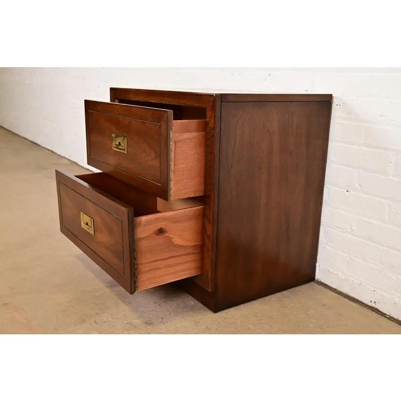 Henredon Style Mid-Century Modern Campaign Oak Nightstand, Circa 1970s For Sale 1