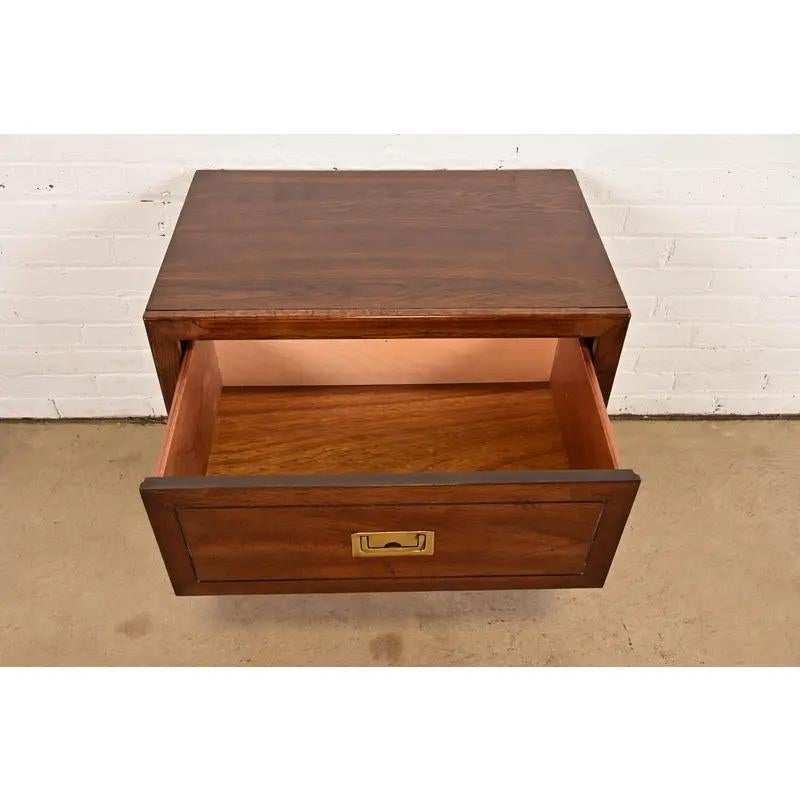 Henredon Style Mid-Century Modern Campaign Oak Nightstand, Circa 1970s For Sale 2