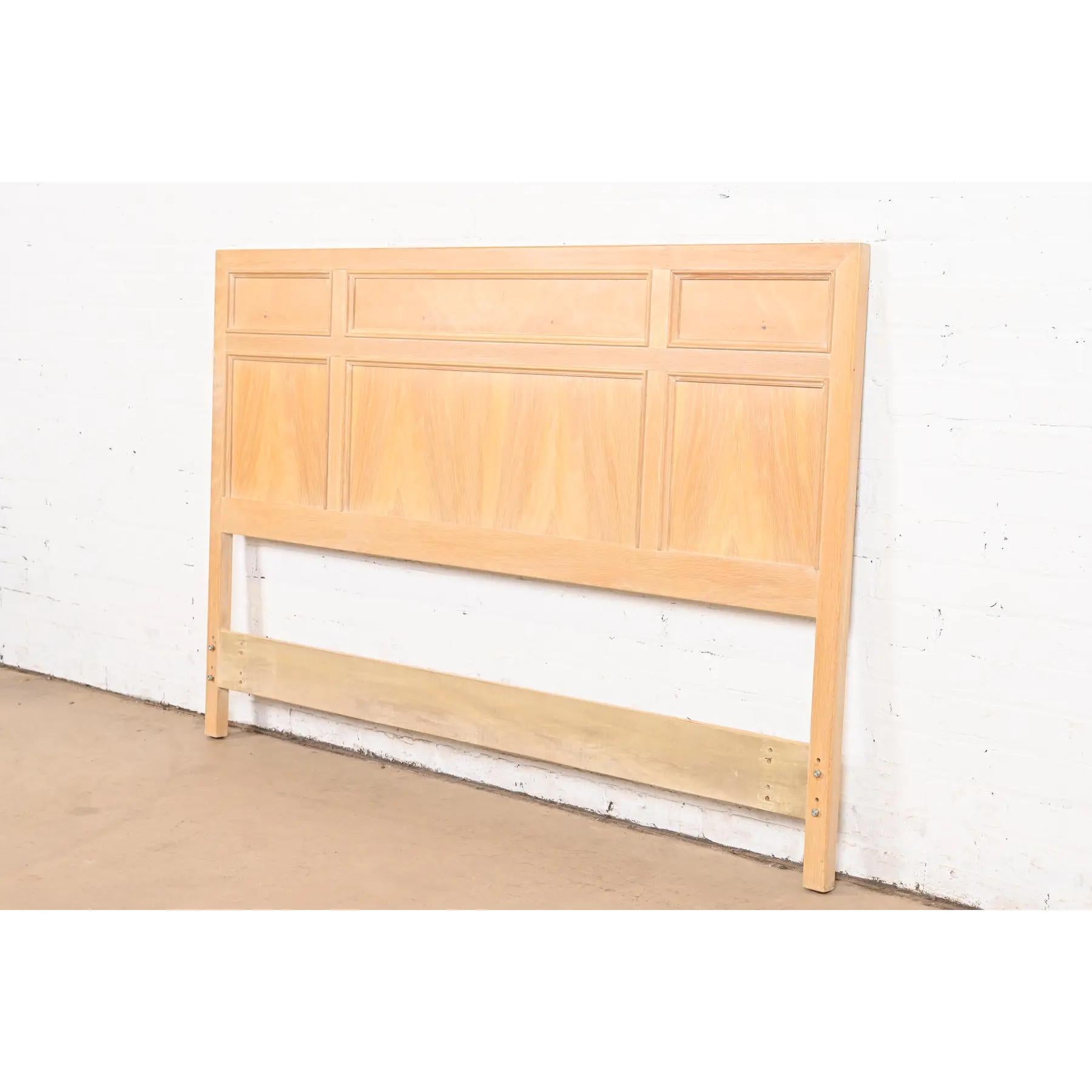 Henredon Style Mid-Century Modern Campaign White Oak and Burl Wood Headboard In Good Condition For Sale In South Bend, IN