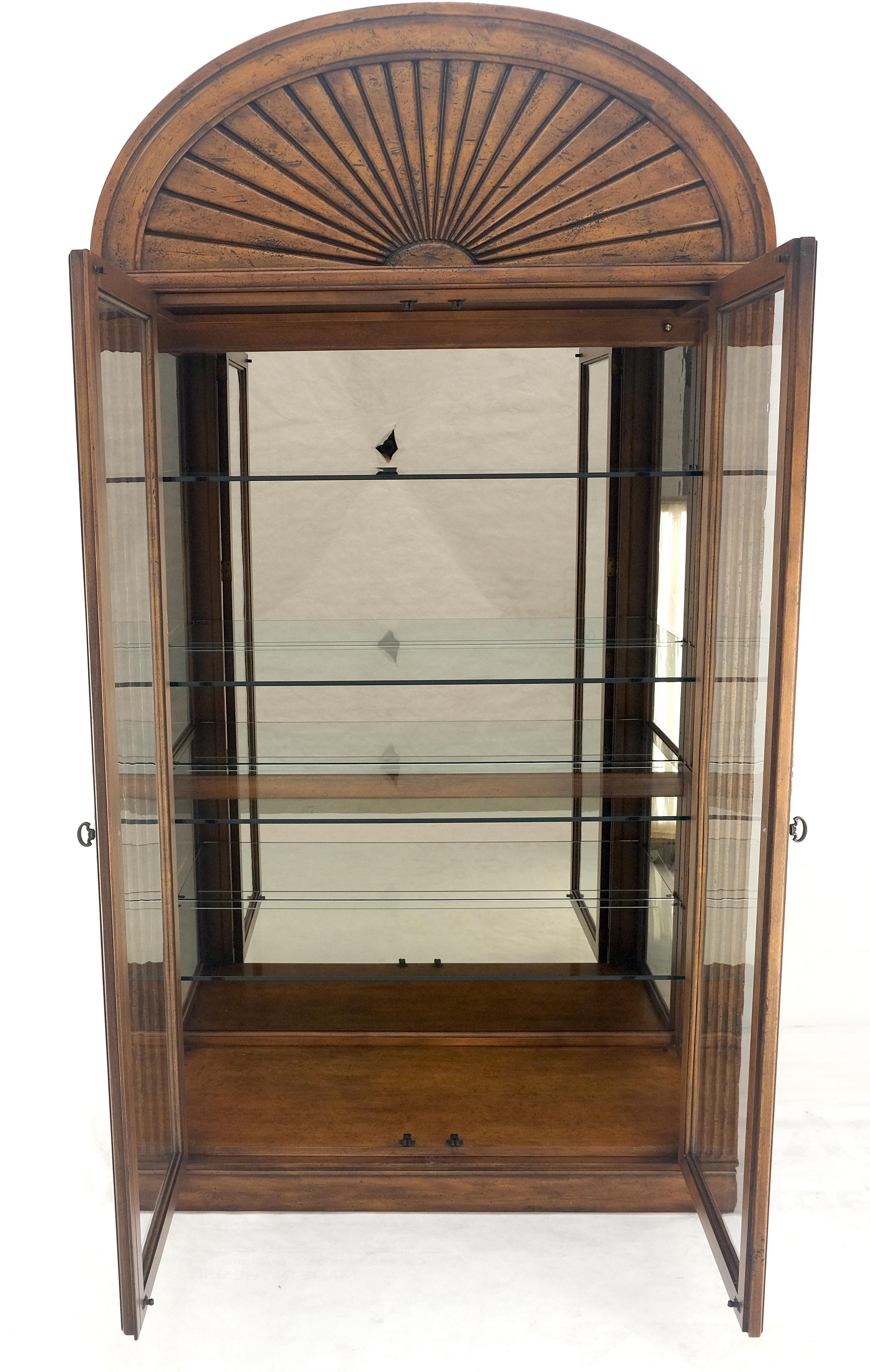 Henredon Sunrise Dome Shape 2 étagères éclairées par porte en verre Curio Display Cabinet en vente 2