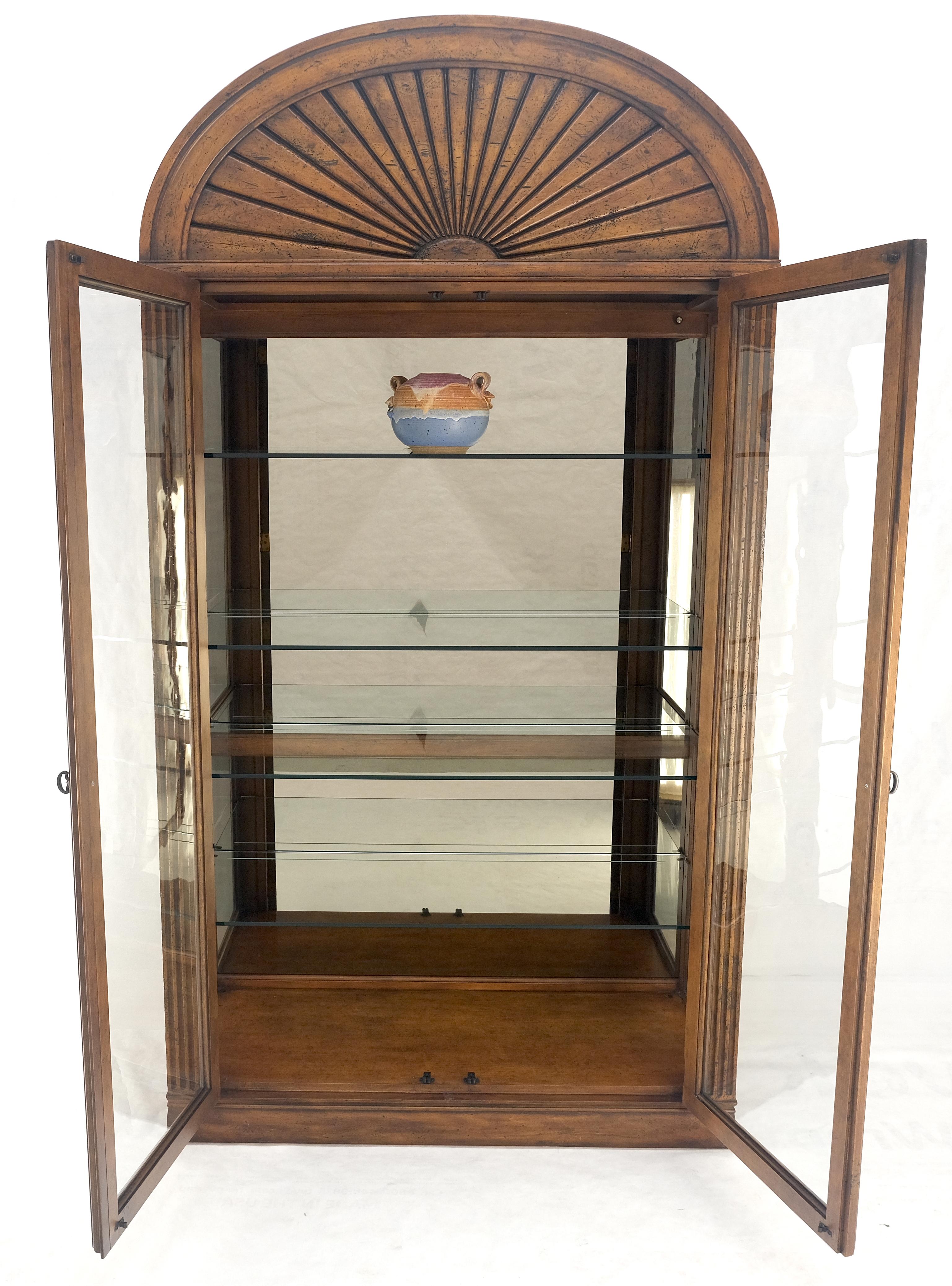 Henredon Sunrise Dome Shape 2 étagères éclairées par porte en verre Curio Display Cabinet en vente 5