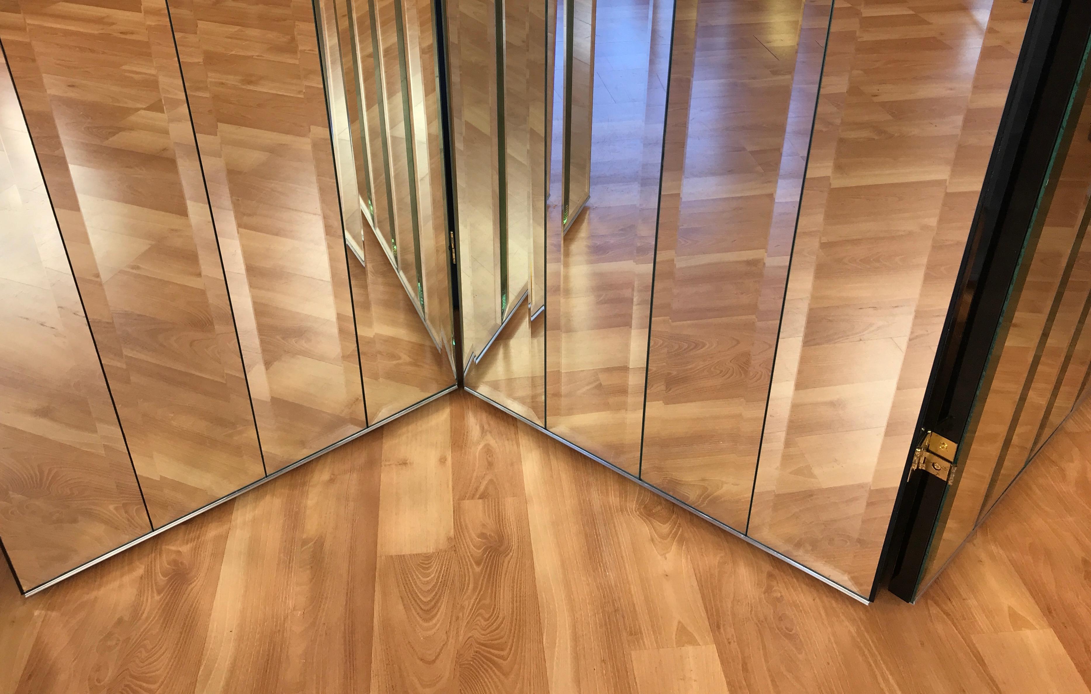 Henredon Three-Panel Beveled Mirror Room Divider In Good Condition In San Francisco, CA