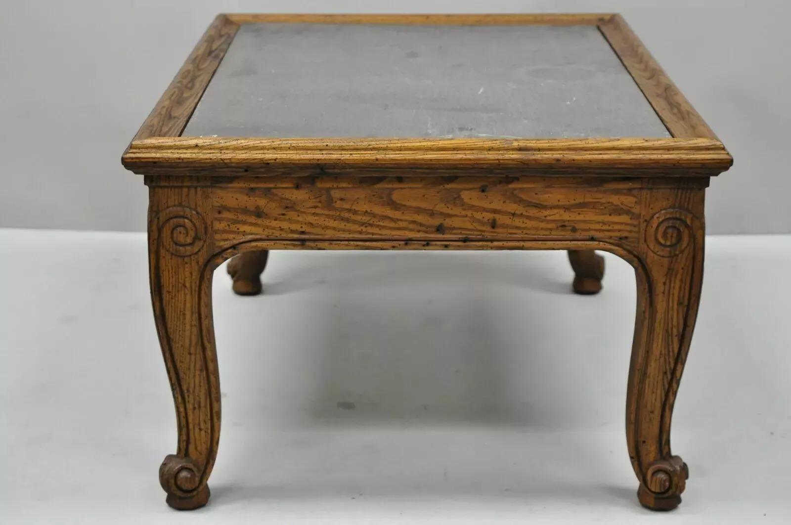 Ardoise Table basse de style français Henredon Town & Country en chêne sculpté avec plateau en ardoise en vente