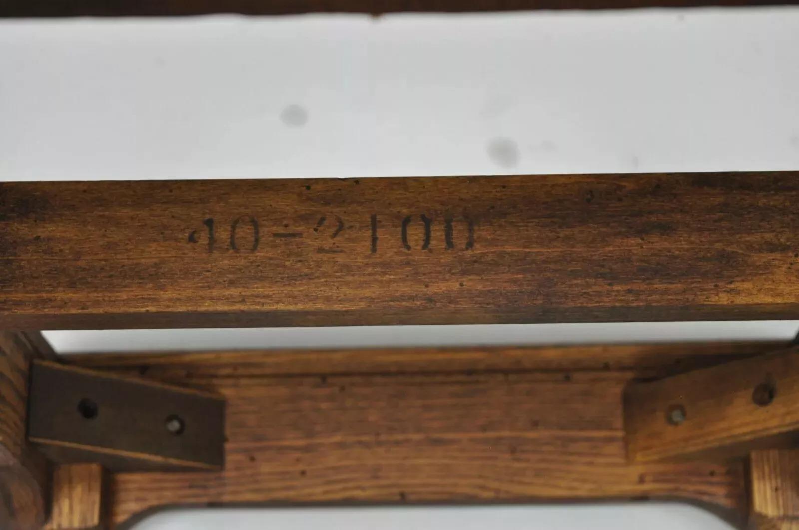 Table basse de style français Henredon Town & Country en chêne sculpté avec plateau en ardoise en vente 1