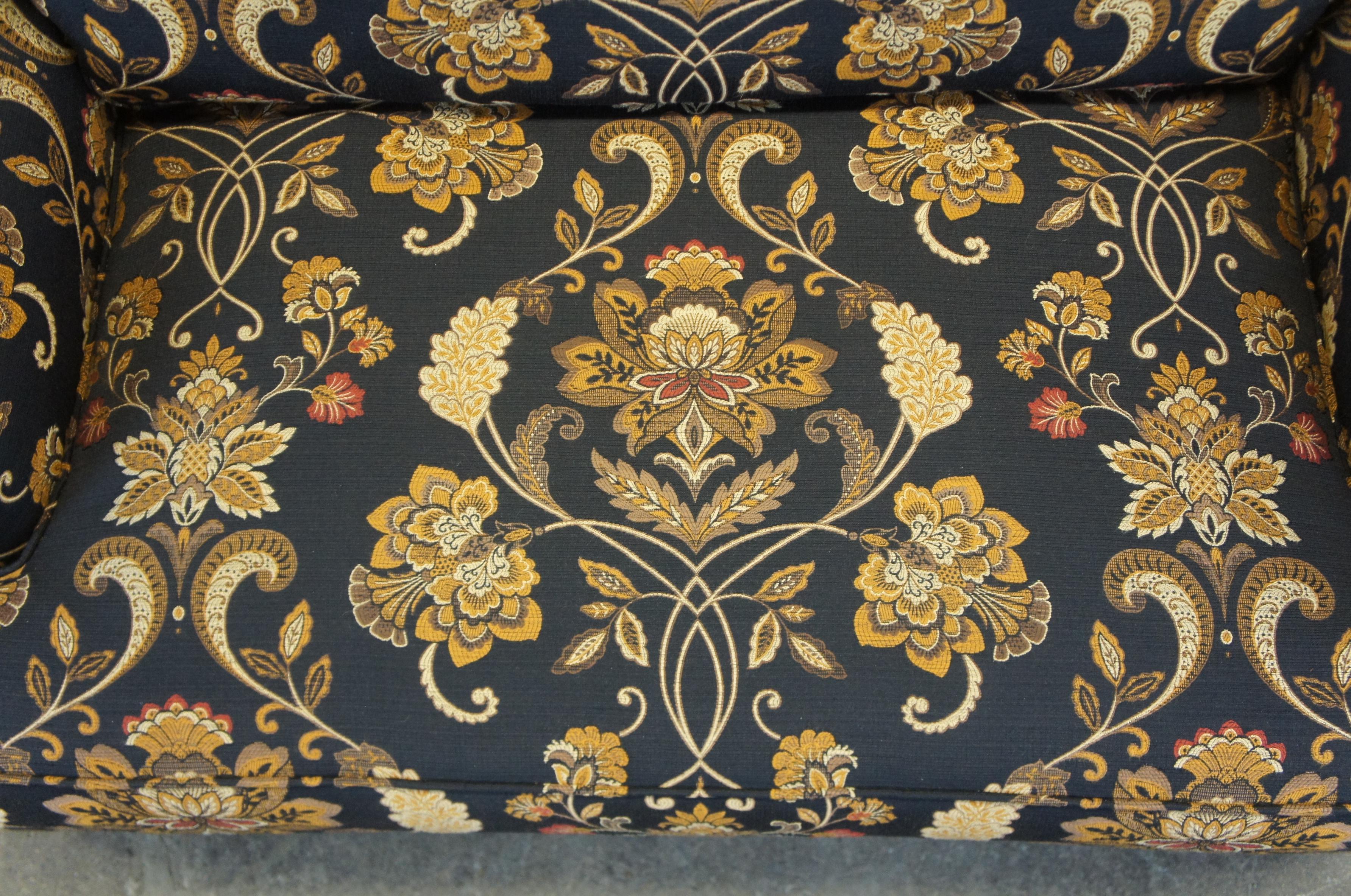 Henredon Upholstery Blue Paisley Loveseat Traditional Sofa Settee Nachez In Good Condition In Dayton, OH