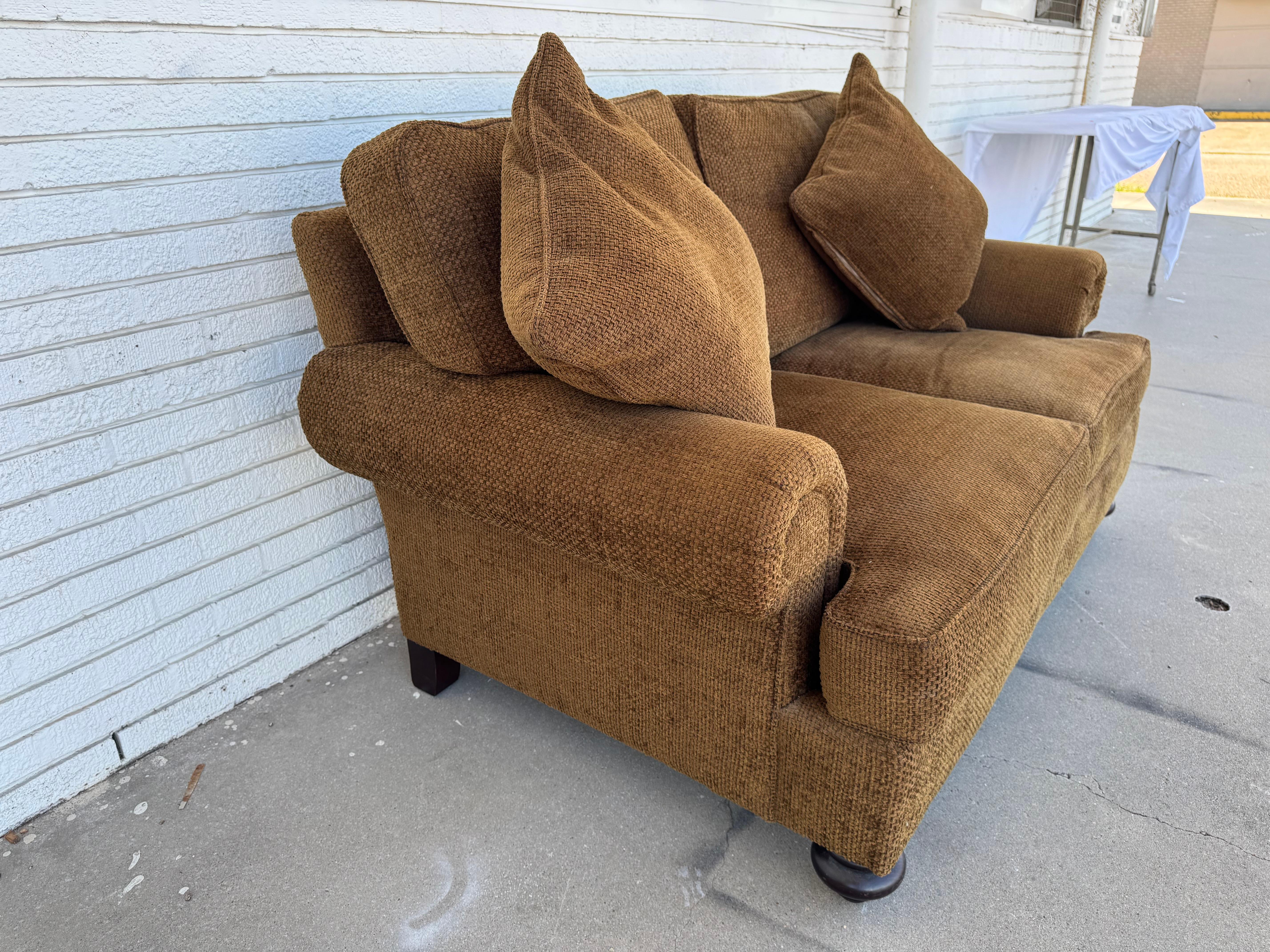 Henredon Upholstery Collection Cocoa Colored Loveseat In Good Condition For Sale In Pasadena, TX
