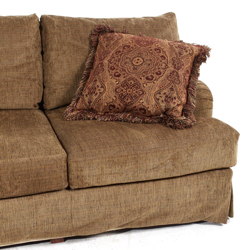 Henredon Upholstery Collection Sofa In Good Condition For Sale In Countryside, IL