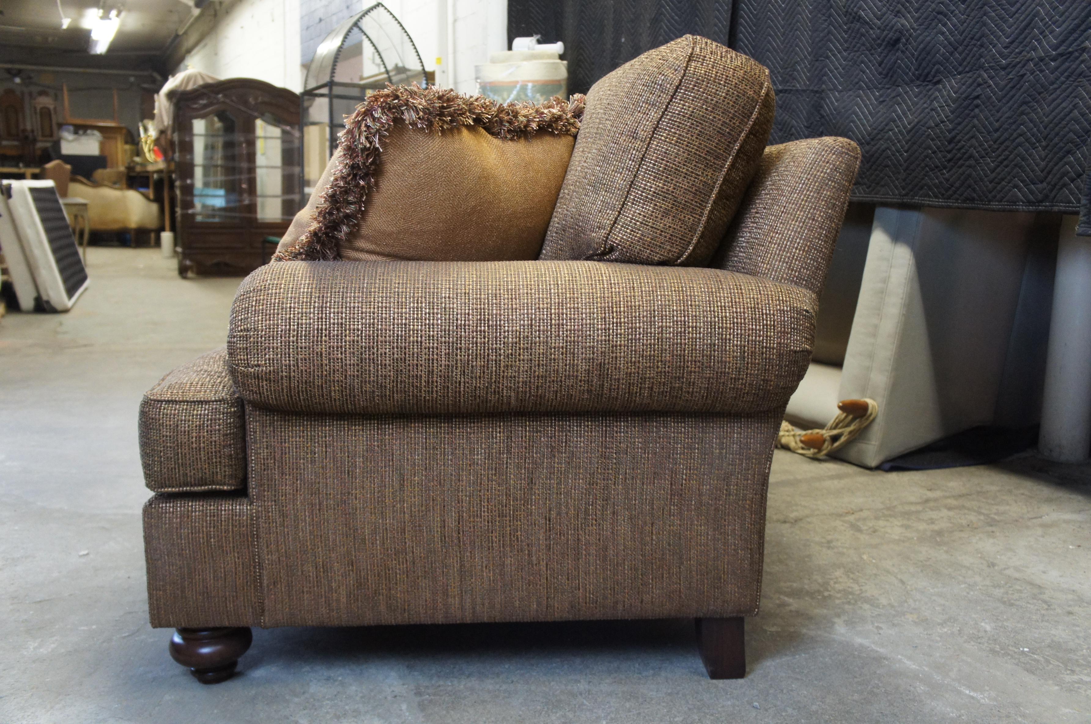 Henredon Upholstery Collection Tweed Traditional 3-Seat Sofa Natchez 3