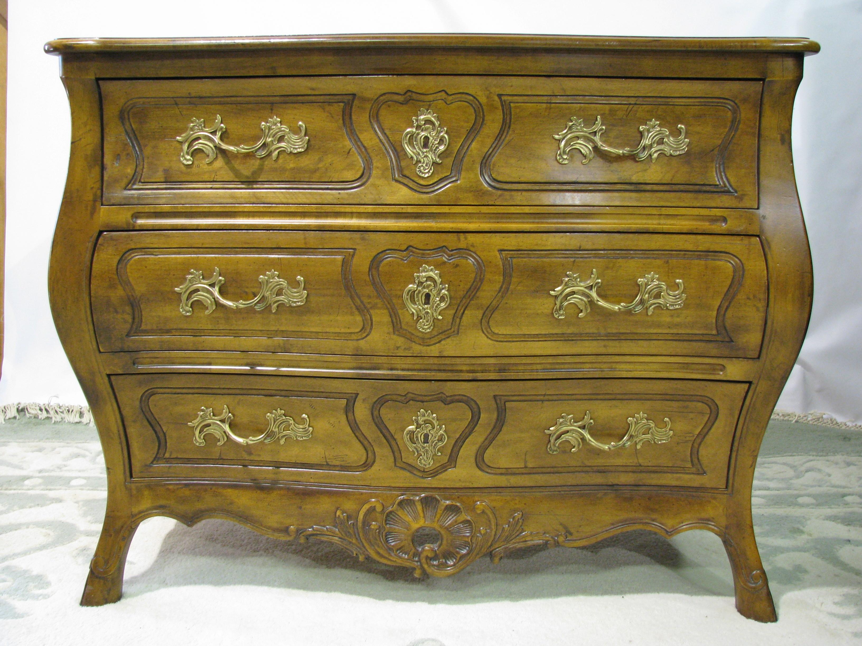Henredon "Villandry" Bombe 3Drawer Chest and Mirror with Painted Asian Scene For Sale at