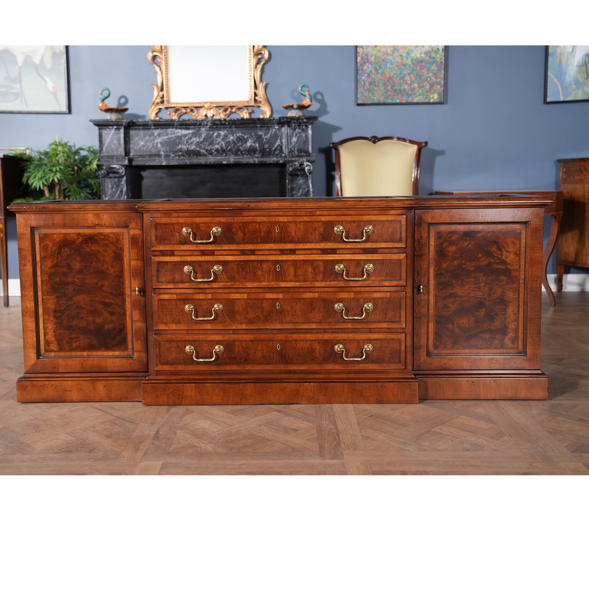 From Niagara Furniture a Henredon Vintage Breakfront in excellent, ready to use in your home, condition.

Simple yet sophisticated this beautiful Henredon Vintage Breakfront has everything going for it. This two piece breakfront boasts a nice amount
