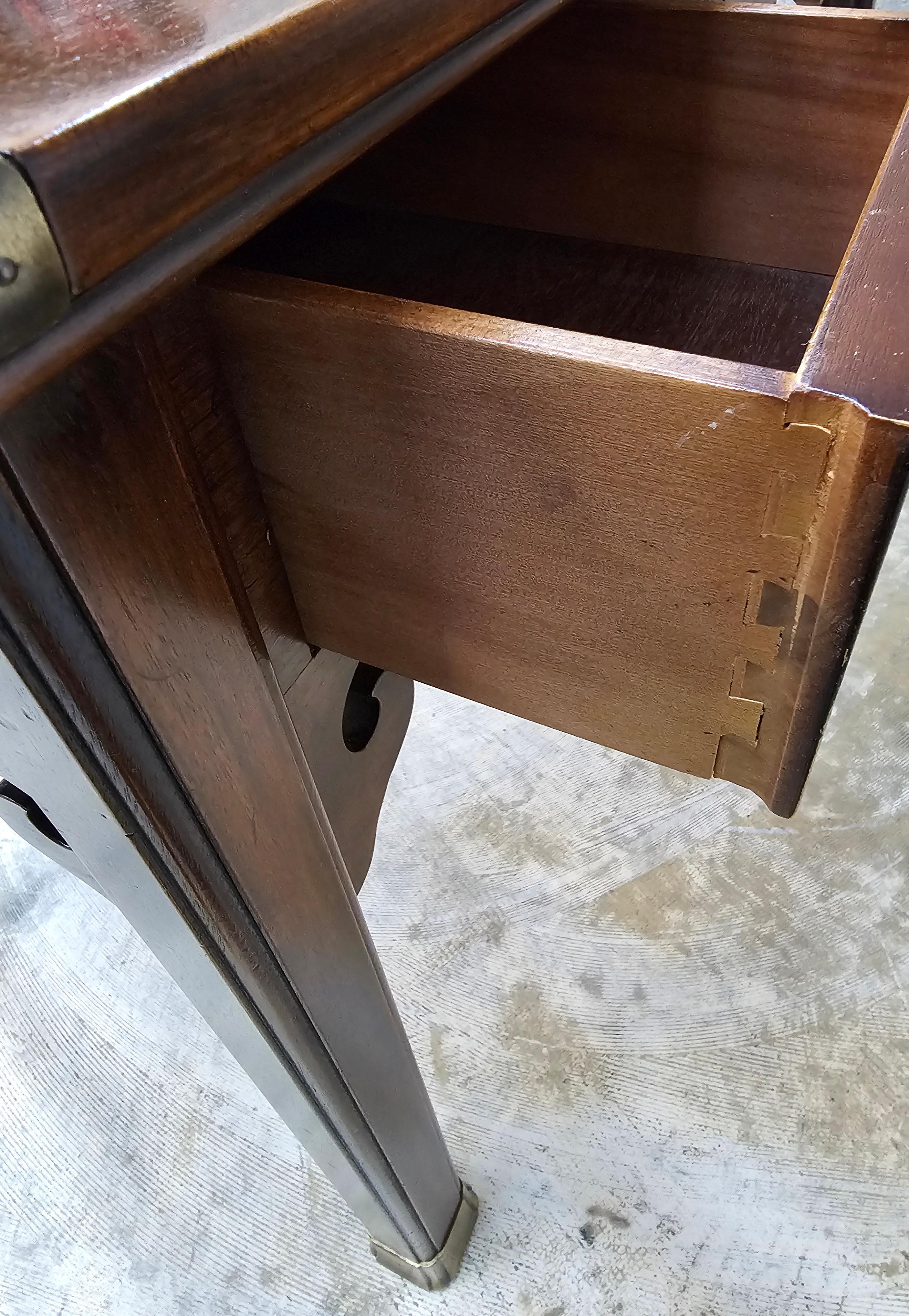 Henredon-Schreibtisch aus Nussbaumholz und Messing mit Fassungen im Angebot 7