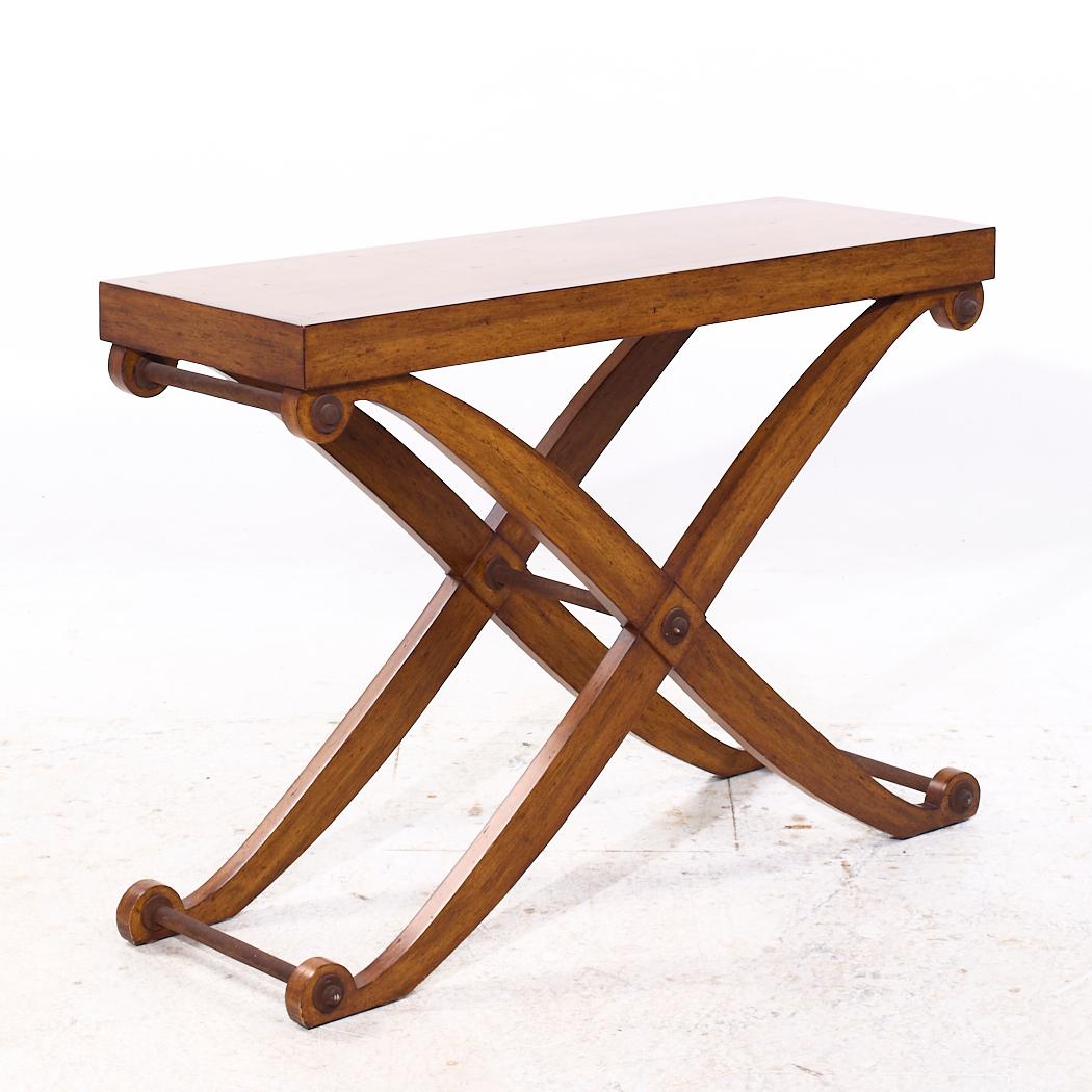 20ième siècle Henredon Walnut Console Table en vente