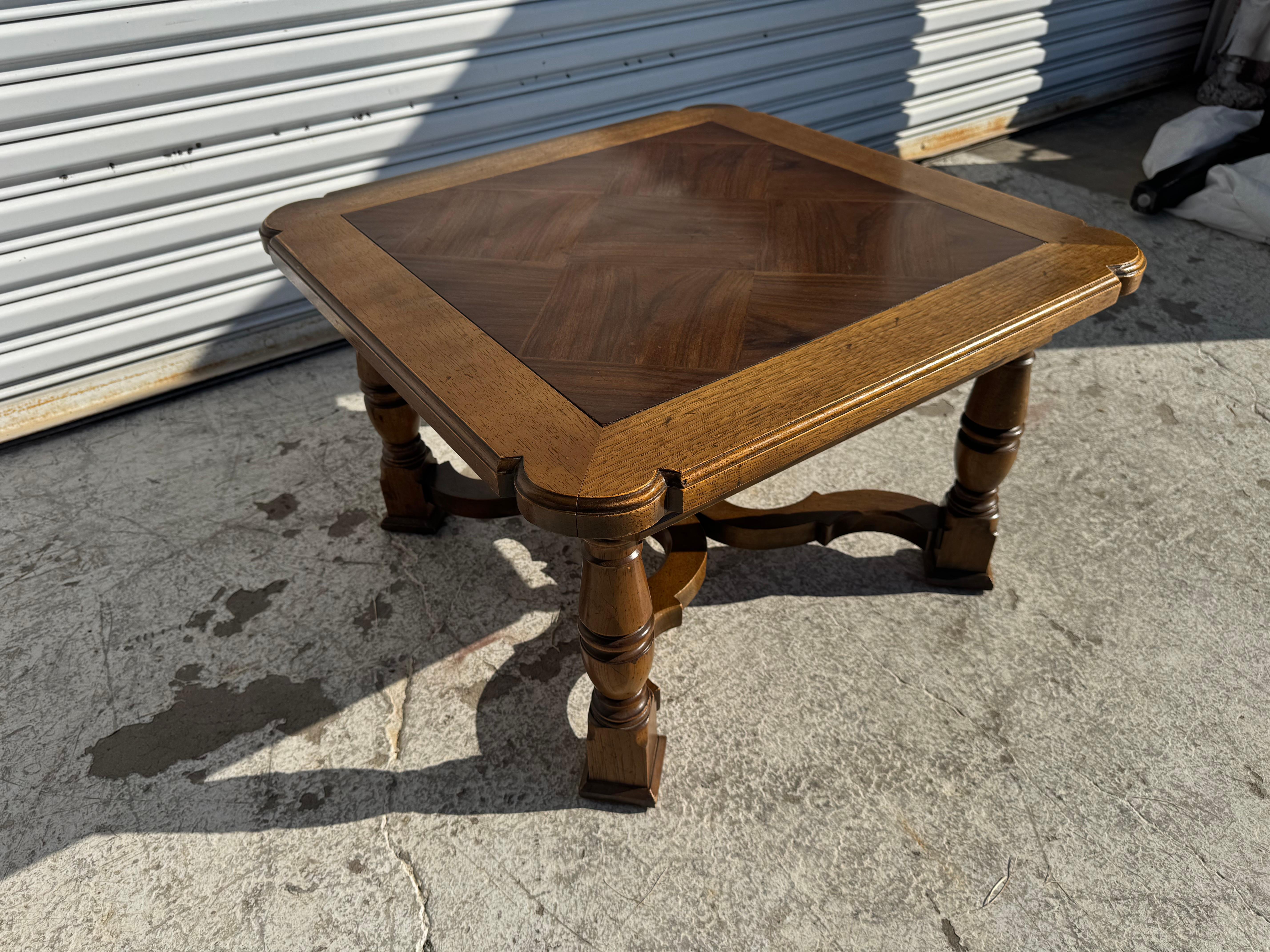 Henredon Walnut Tudor Style Side Table In Good Condition For Sale In Pasadena, TX