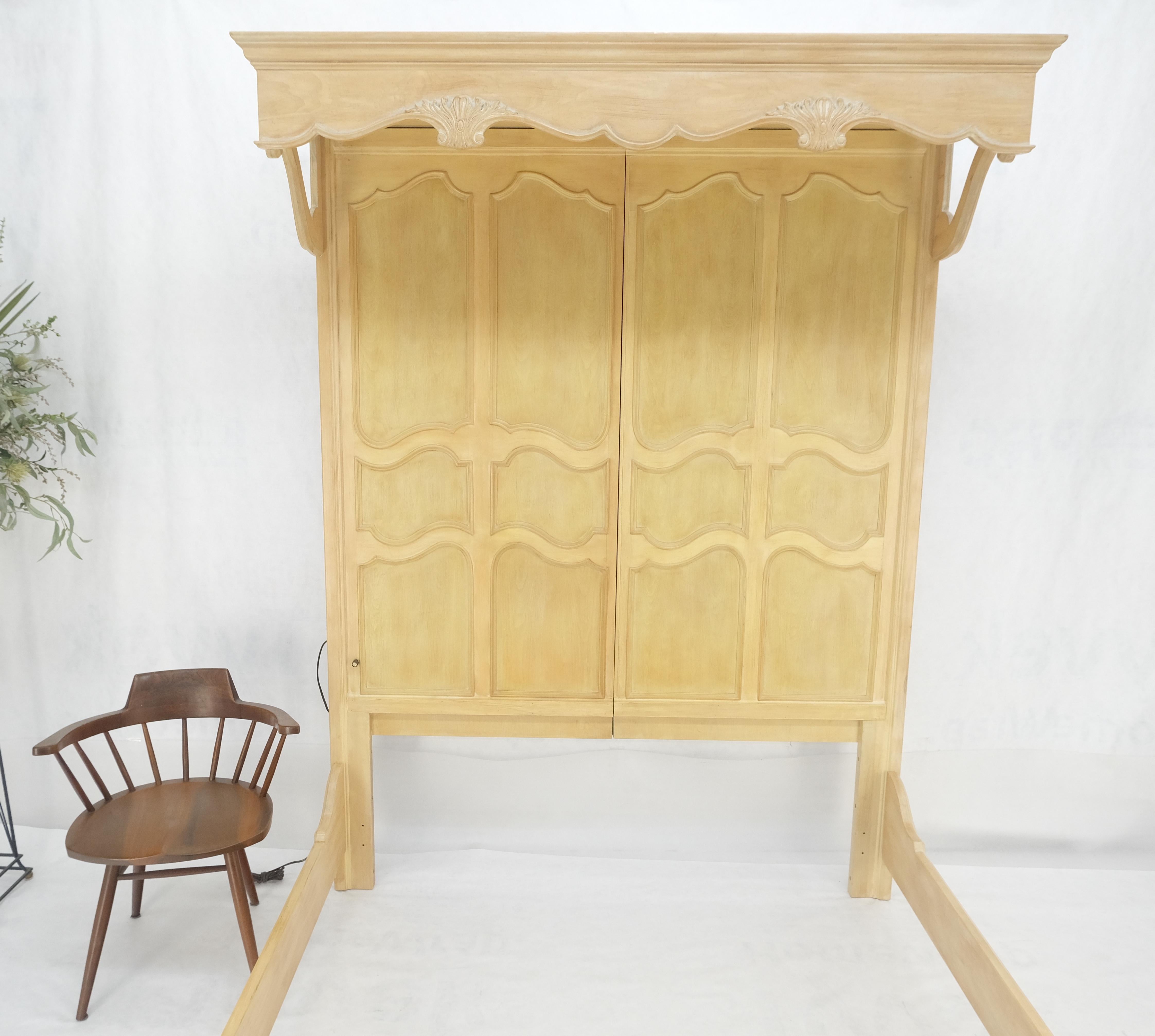 Henredon White Wash Pickled Maple Canopy Light Queen Size Bed Headboard MINT! In Excellent Condition For Sale In Rockaway, NJ