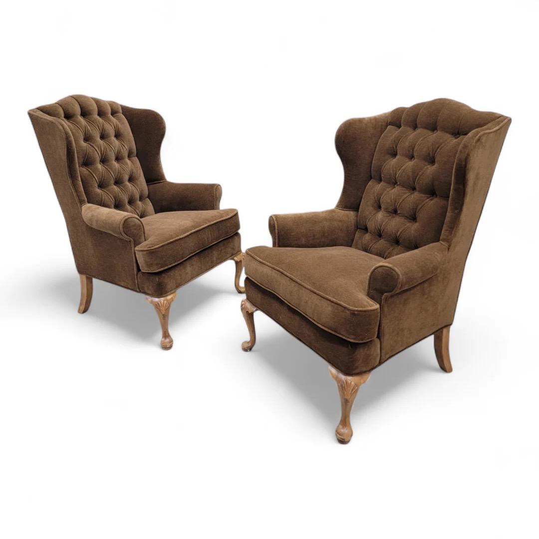 Paire de chaises longues Wingback Henredon retapissées en mohair d'alpaga camel foncé Bon état - En vente à Chicago, IL
