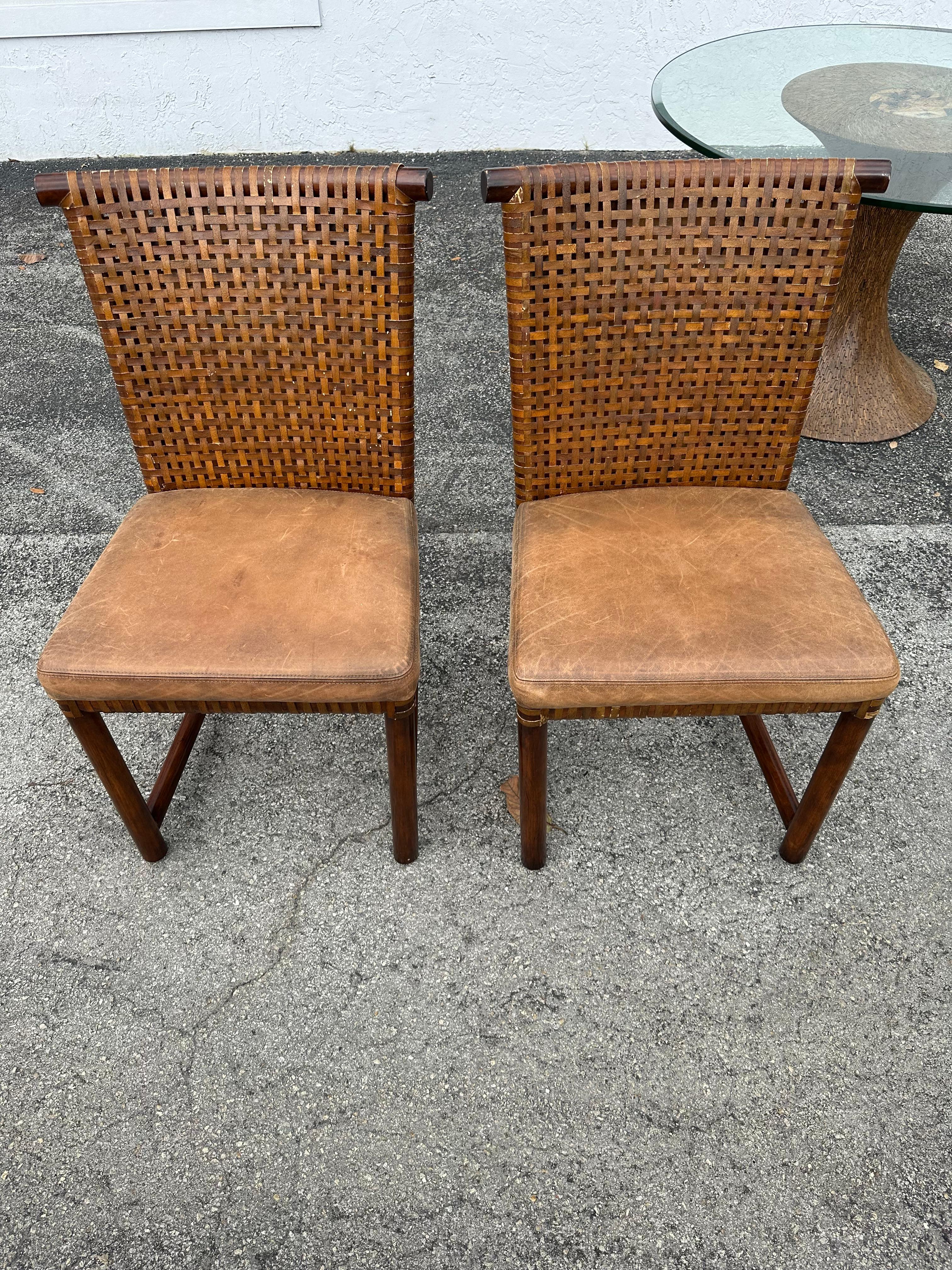 Chaises de salle à manger Henredon avec sangles en cuir et table à piédestal en noix de coco, lot de 5 en vente 6