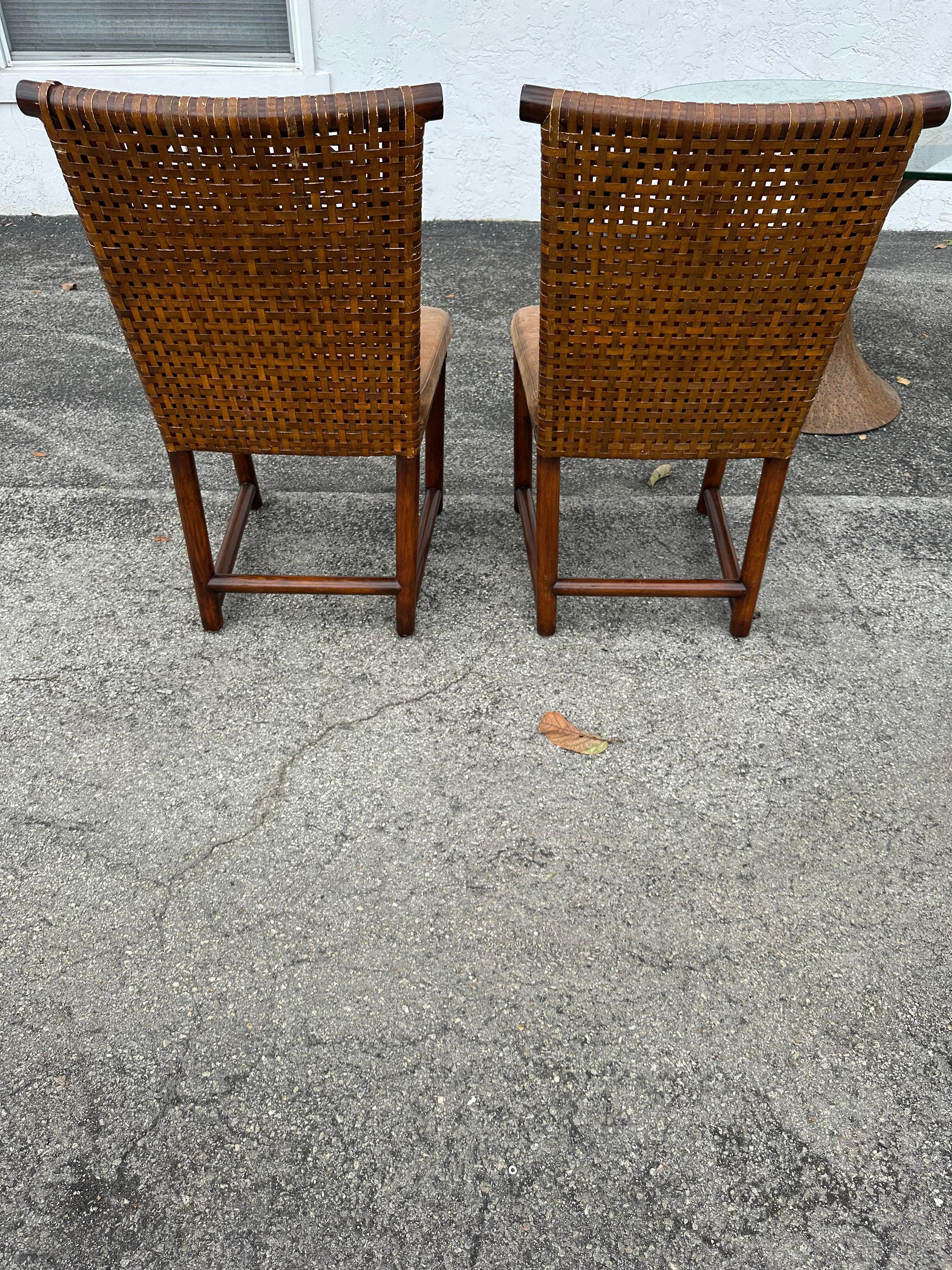 Chaises de salle à manger Henredon avec sangles en cuir et table à piédestal en noix de coco, lot de 5 en vente 10
