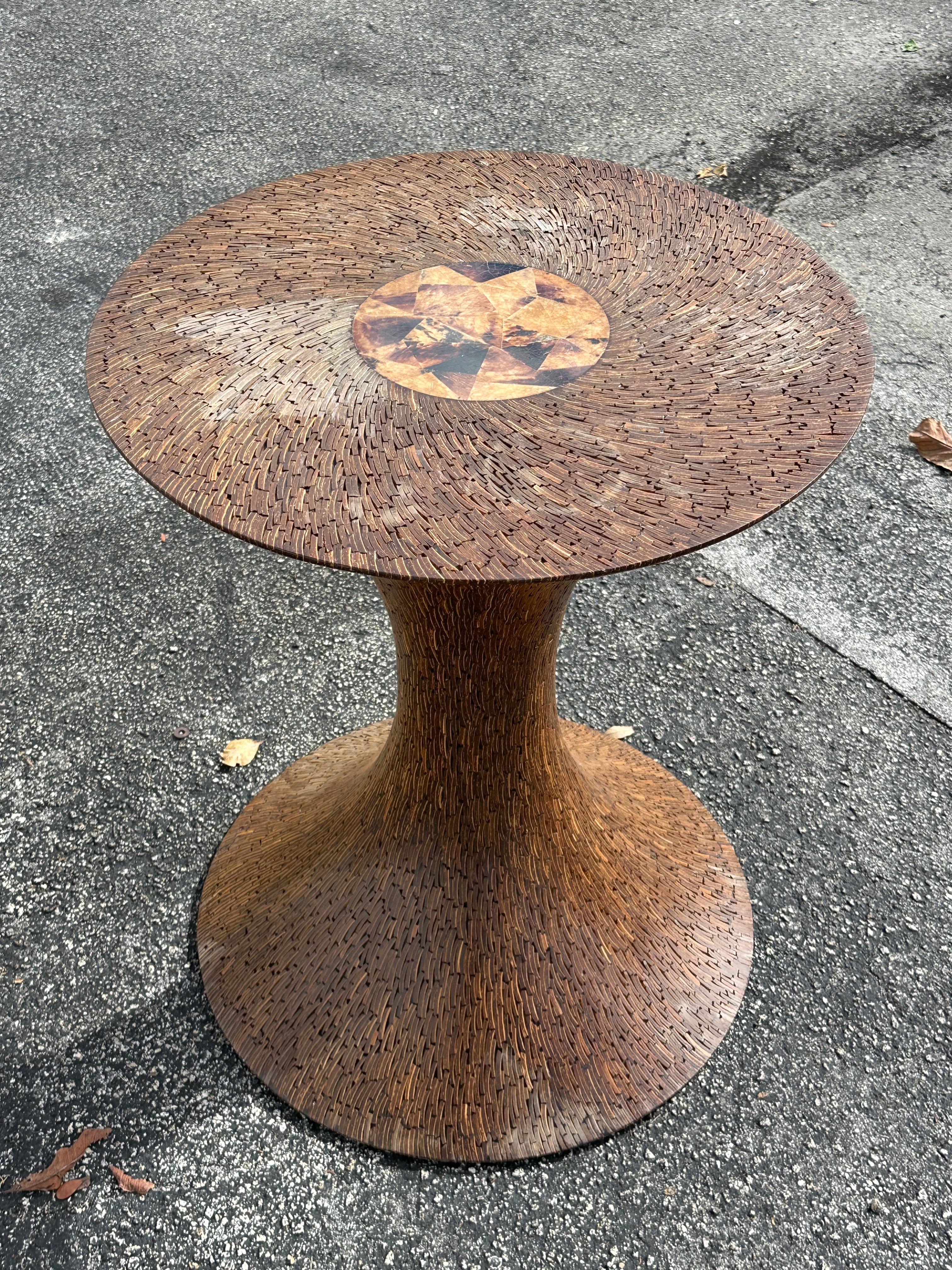 Chaises de salle à manger Henredon avec sangles en cuir et table à piédestal en noix de coco, lot de 5 en vente 2