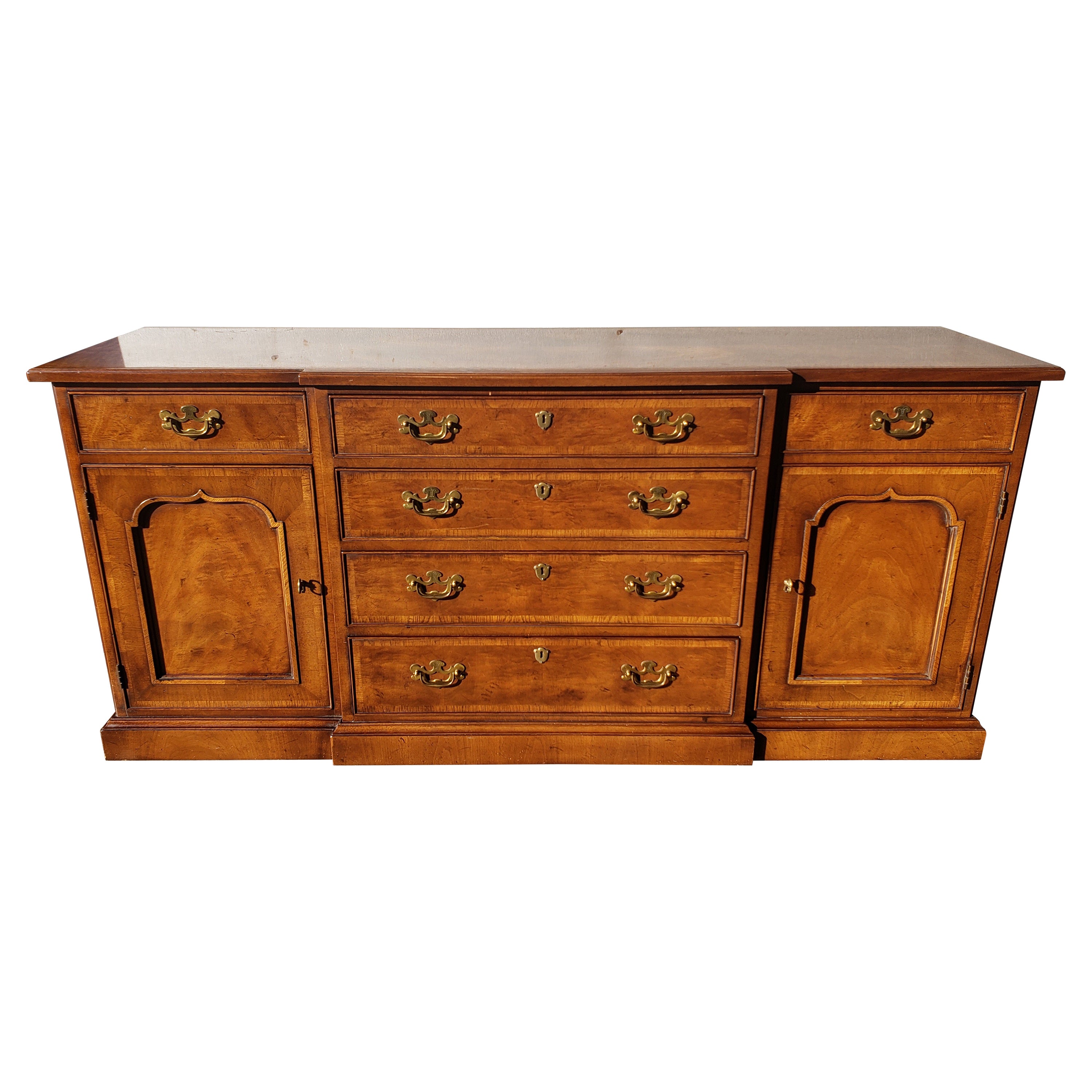 Buffet Credenza in radica di noce a bande di Henredon del XVIII secolo in vendita