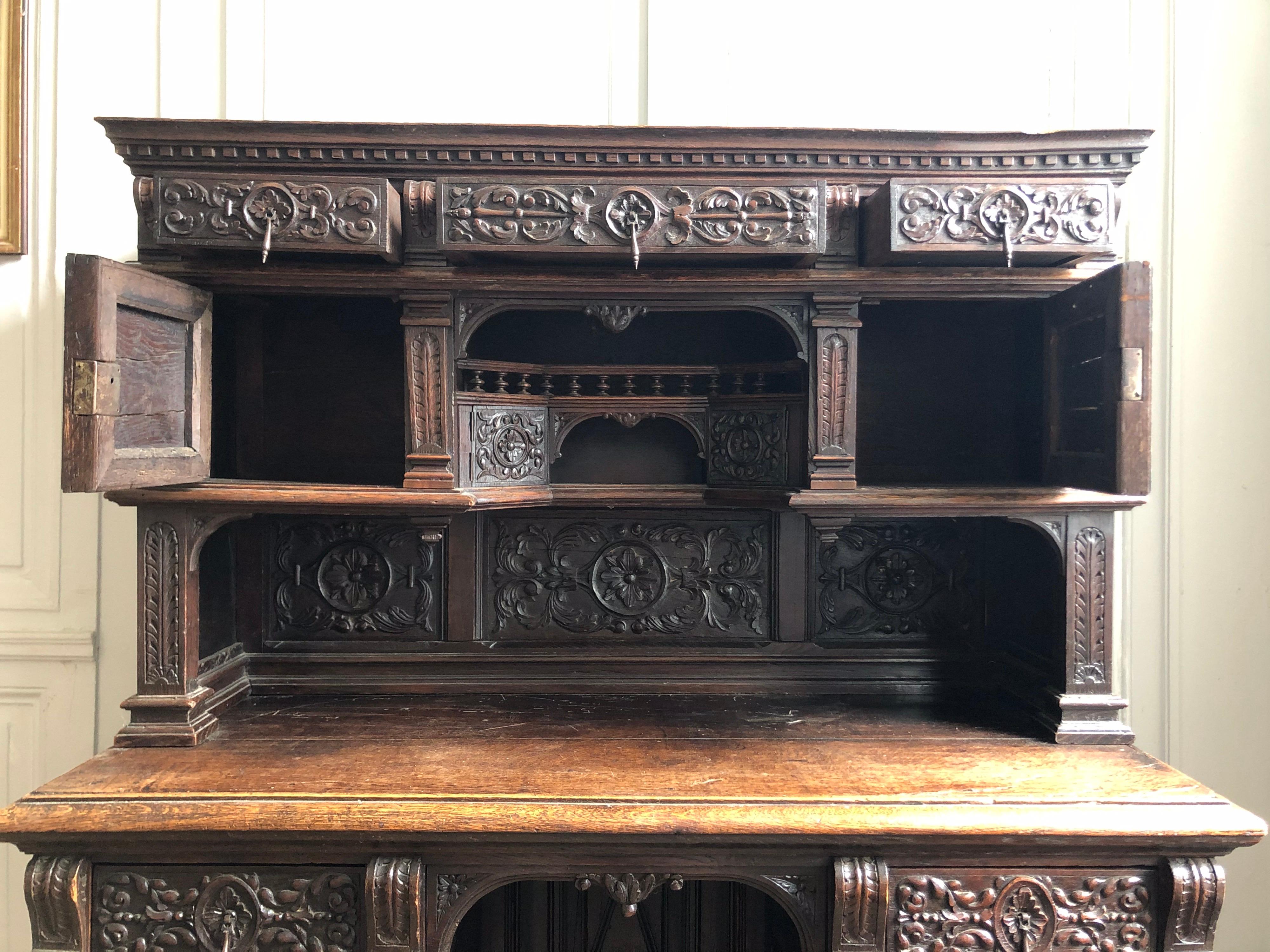 Henri 2 Cabinet or Secretaire in Sculpted Oak Renaissance Style, 19th Century In Good Condition For Sale In Beuzevillette, FR