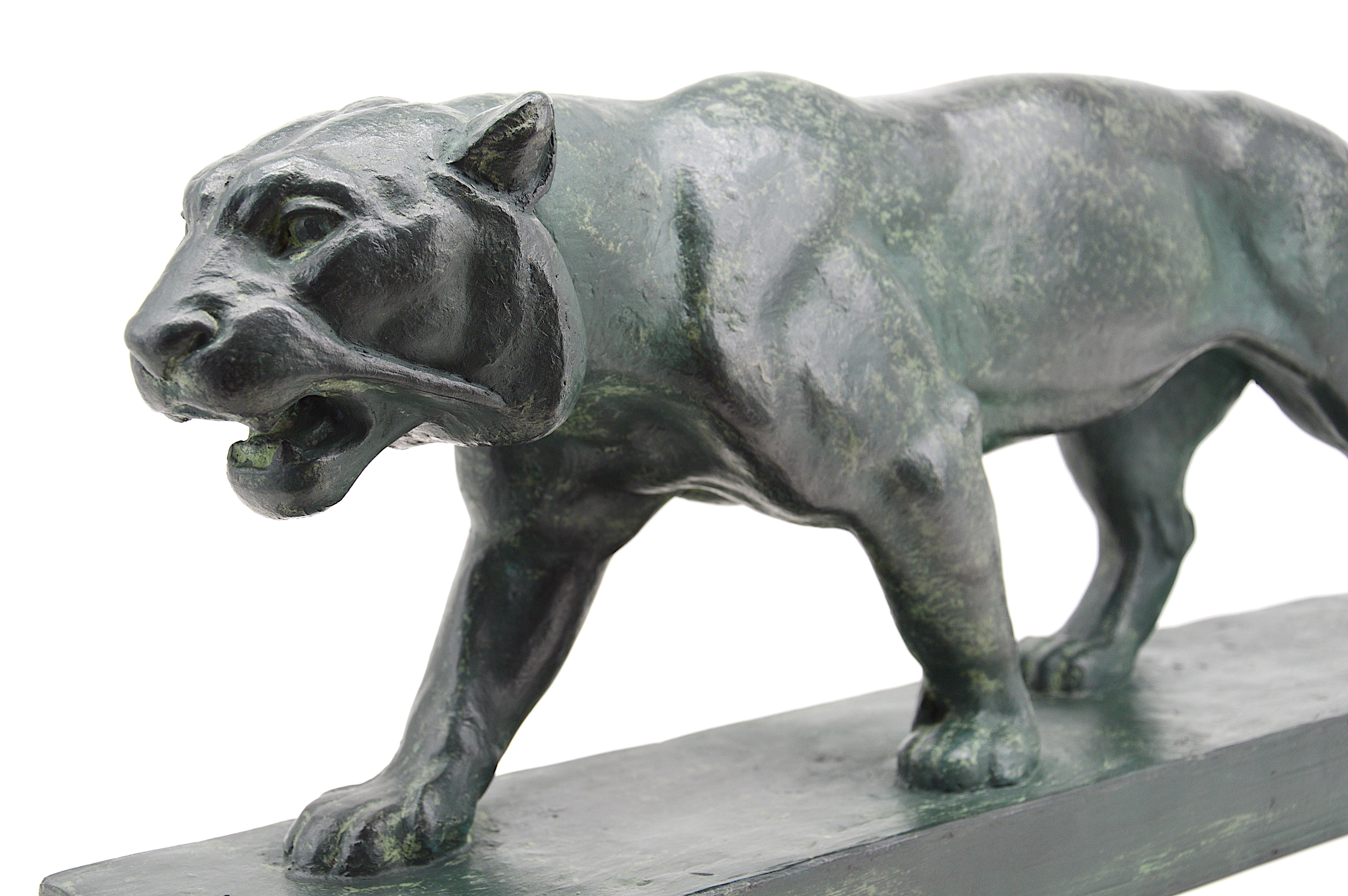 Français Henri Bargas, grande sculpture française Art déco de tigre en terre cuite, années 1930 en vente