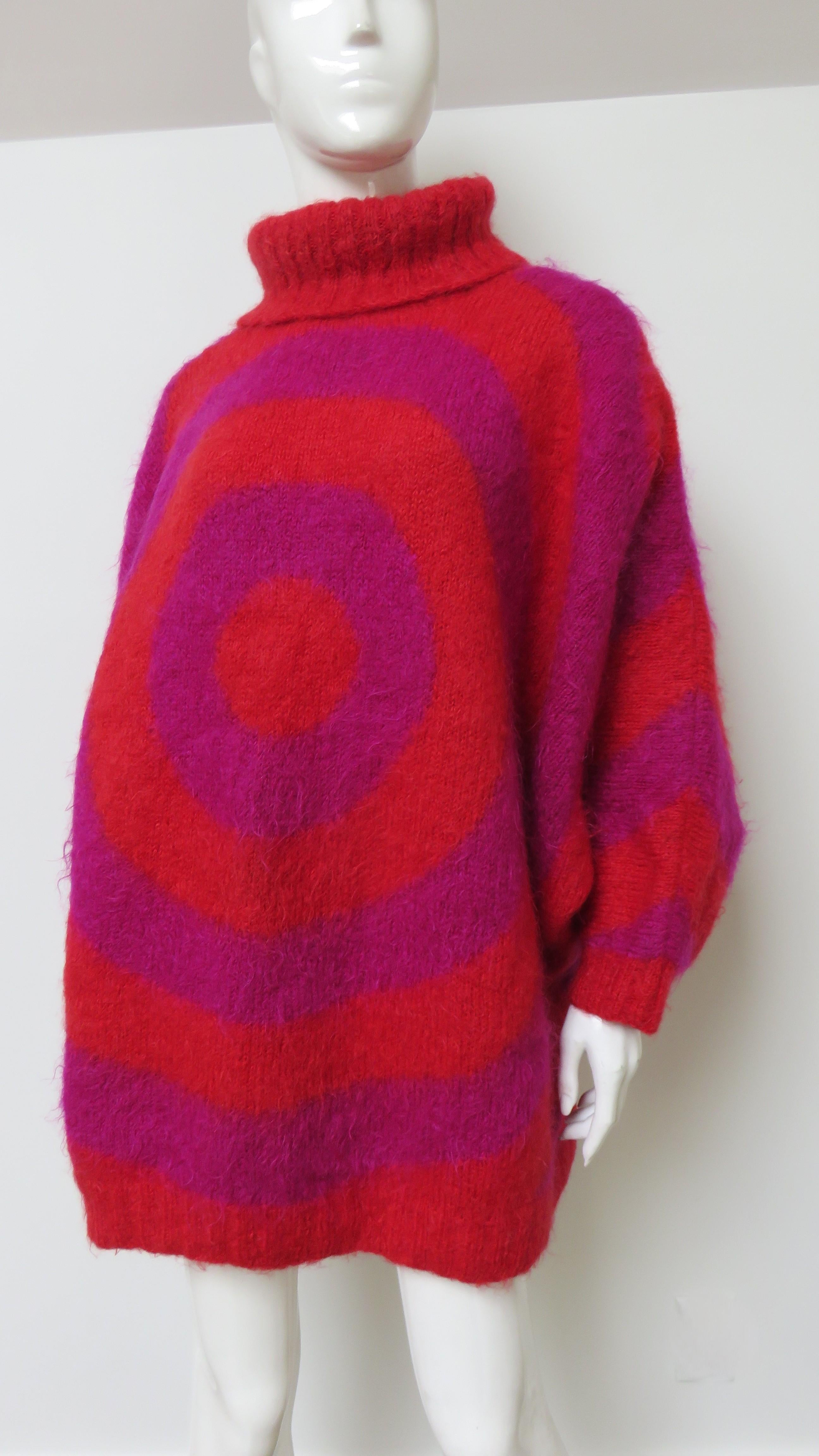 Henri Bendel Suéter de angora Op Art de manga dolman y cuello alto sobredimensionado Años 80 Rojo en venta