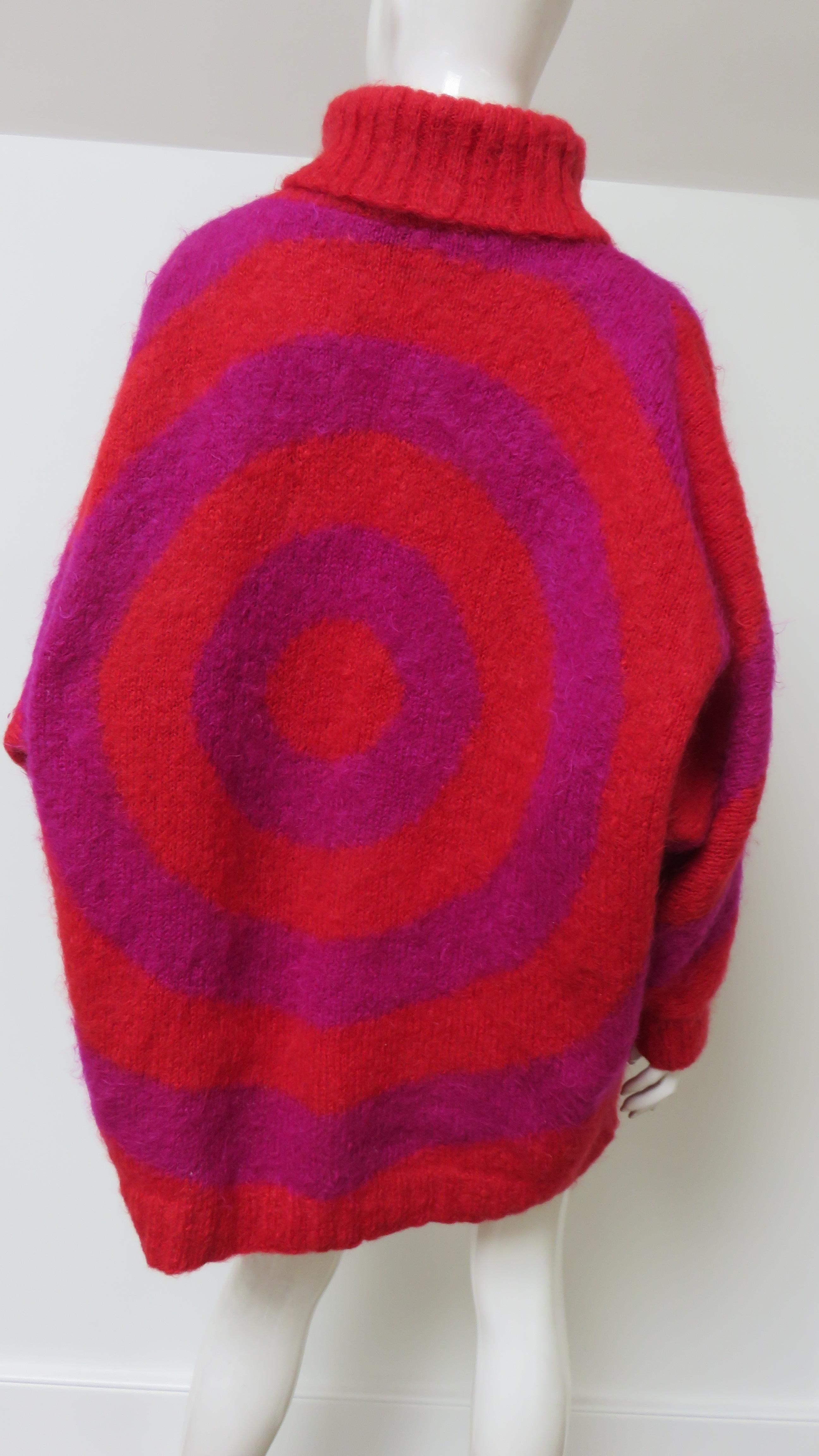 Henri Bendel Suéter de angora Op Art de manga dolman y cuello alto sobredimensionado Años 80 en venta 3