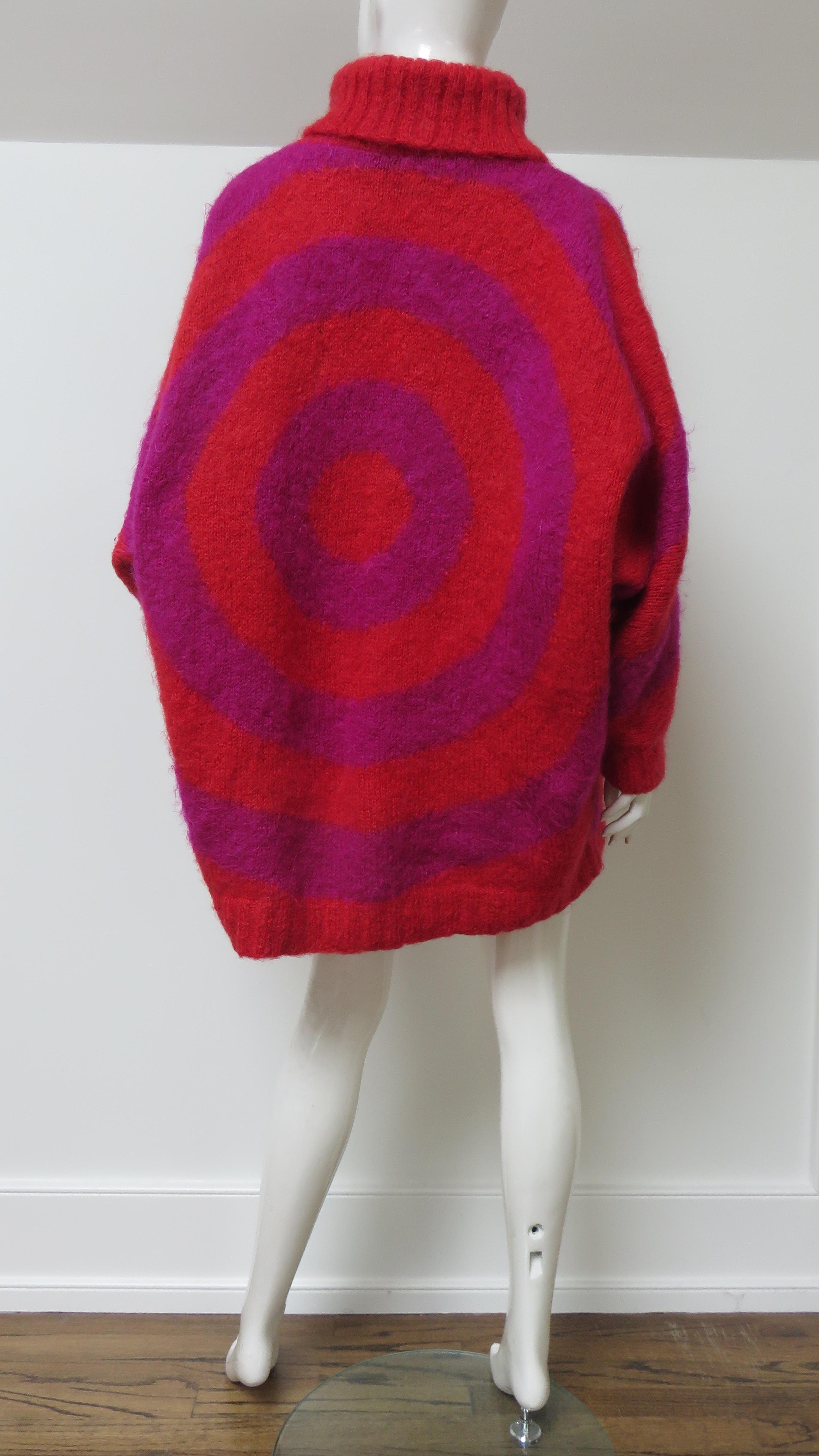 Henri Bendel Suéter de angora Op Art de manga dolman y cuello alto sobredimensionado Años 80 en venta 4