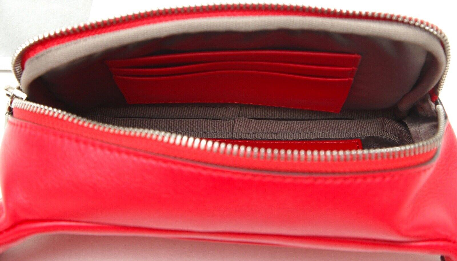 HENRI BENDEL, sac ceinture en cuir rouge matelassé et accessoires en métal argenté, neuf 6
