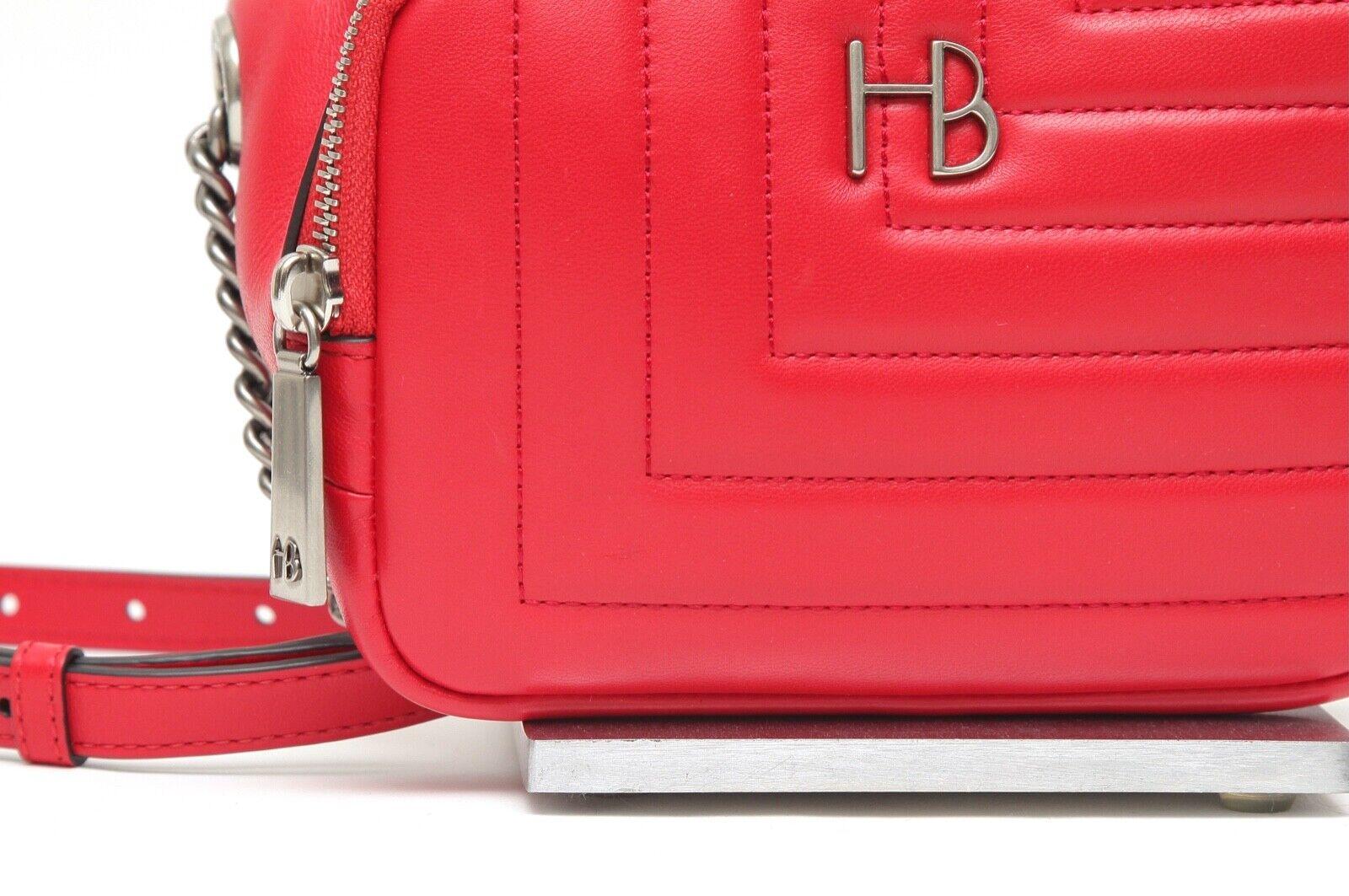 HENRI BENDEL, sac ceinture en cuir rouge matelassé et accessoires en métal argenté, neuf Pour femmes en vente