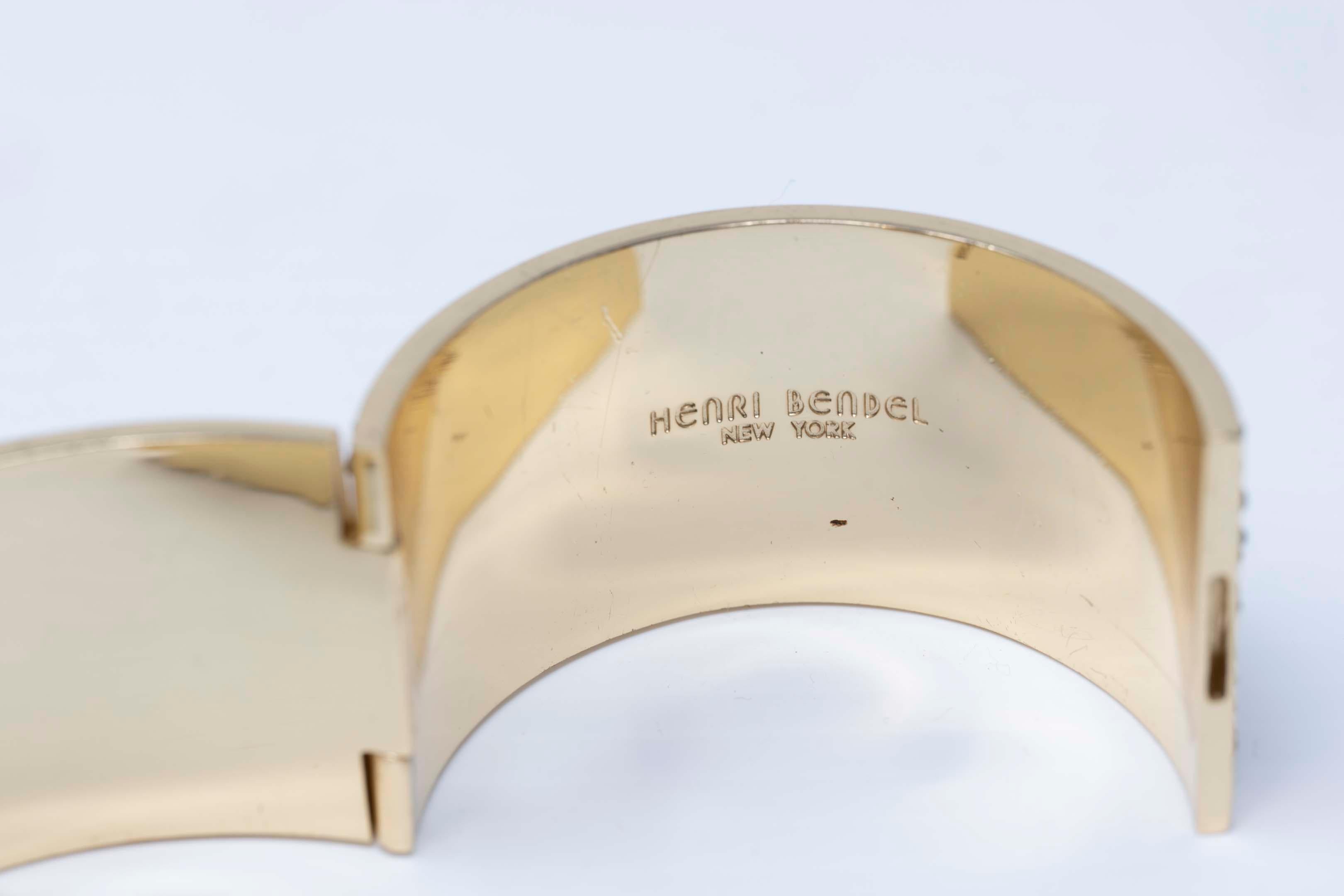 Henri Bendel NY Goldfarbenes Kristall-Armband im Zustand „Hervorragend“ in Montreal, QC