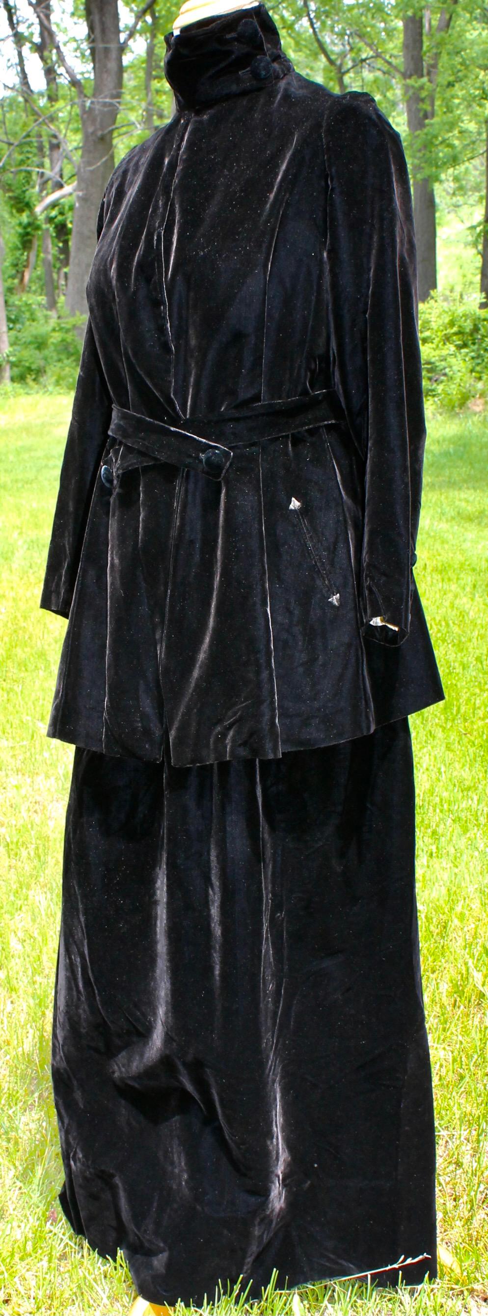Henri Bendel Vintage Riding Habit Black velvet In Good Condition For Sale In Sharon, CT