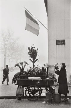 Vintage Rue De Bassano, 8th Arrondissement, Paris, 1953 - Henri Cartier-Bresson