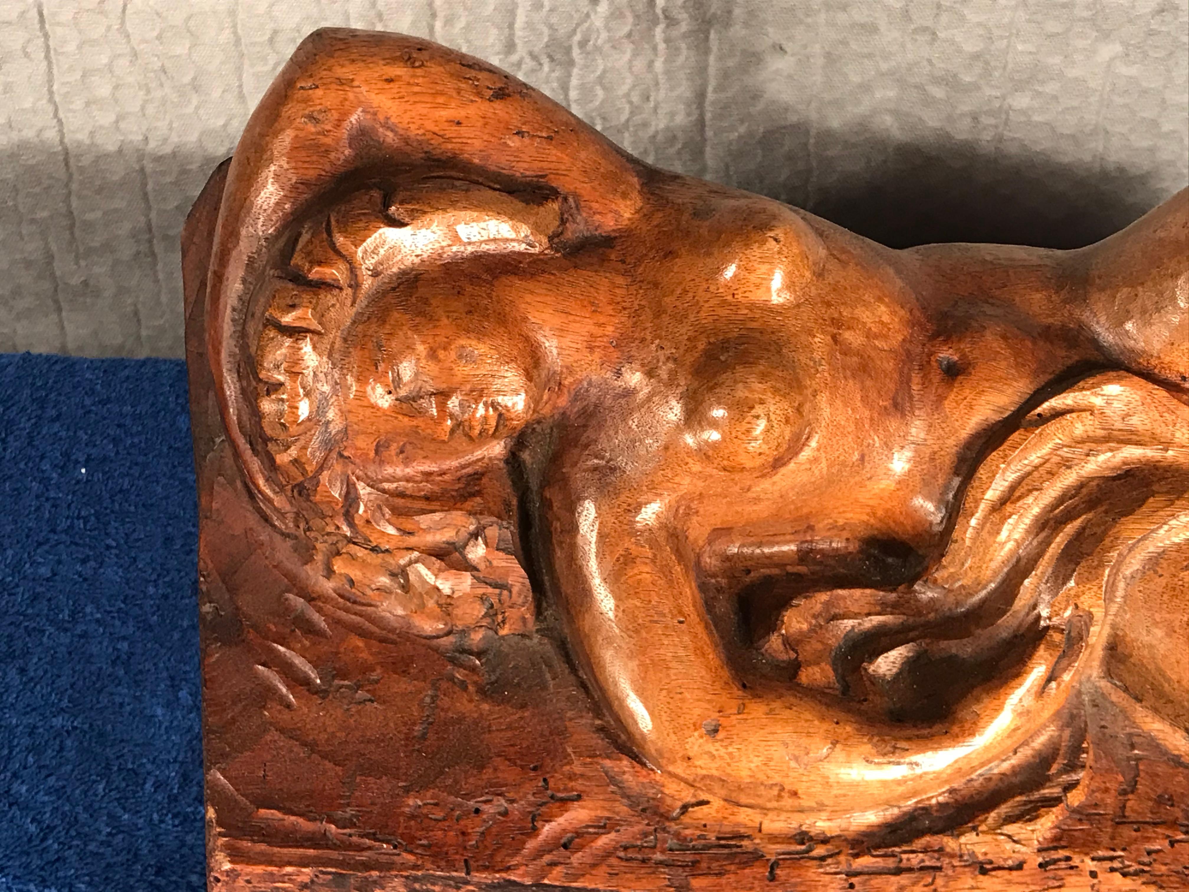Henri Collomb, French artist (1905-?), “Nu féminin allongé (Lying female nude), walnut hand carved. 
The sculpture has a signature.
It ships from Germany. 

Henri Collomb was born in 1905 and was primarily influenced creatively by the 1920s.