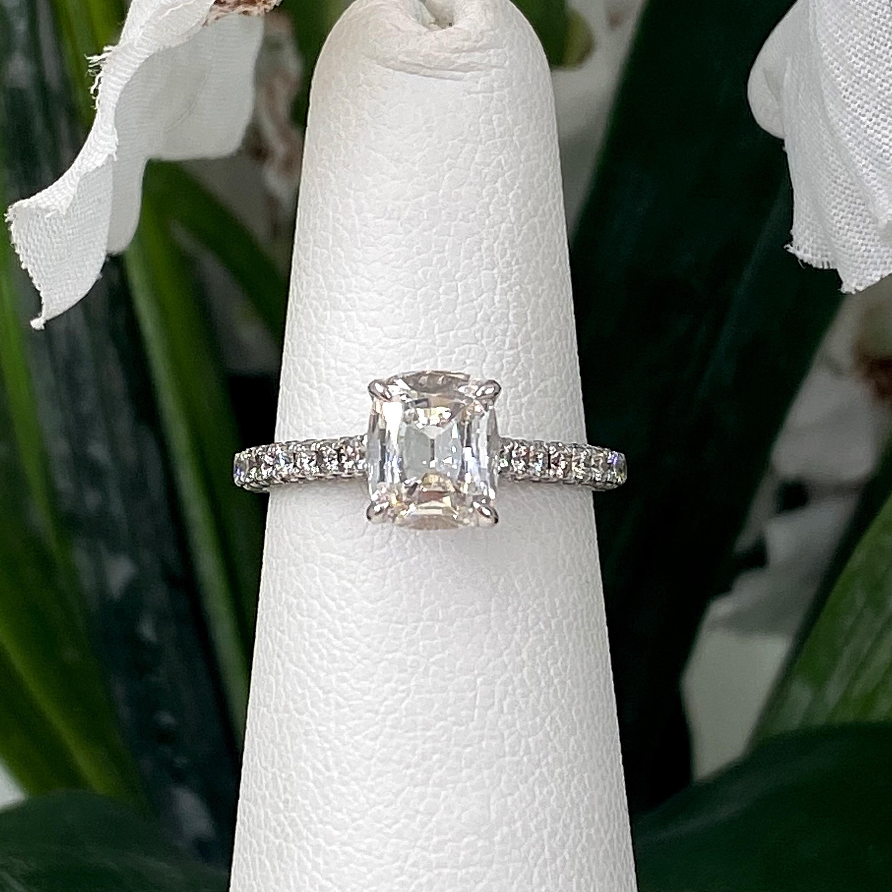 Henri Daussi 1.92 Carat Cushion Diamond Three-Sided Solitaire Ring 14 Karat In Excellent Condition For Sale In San Diego, CA