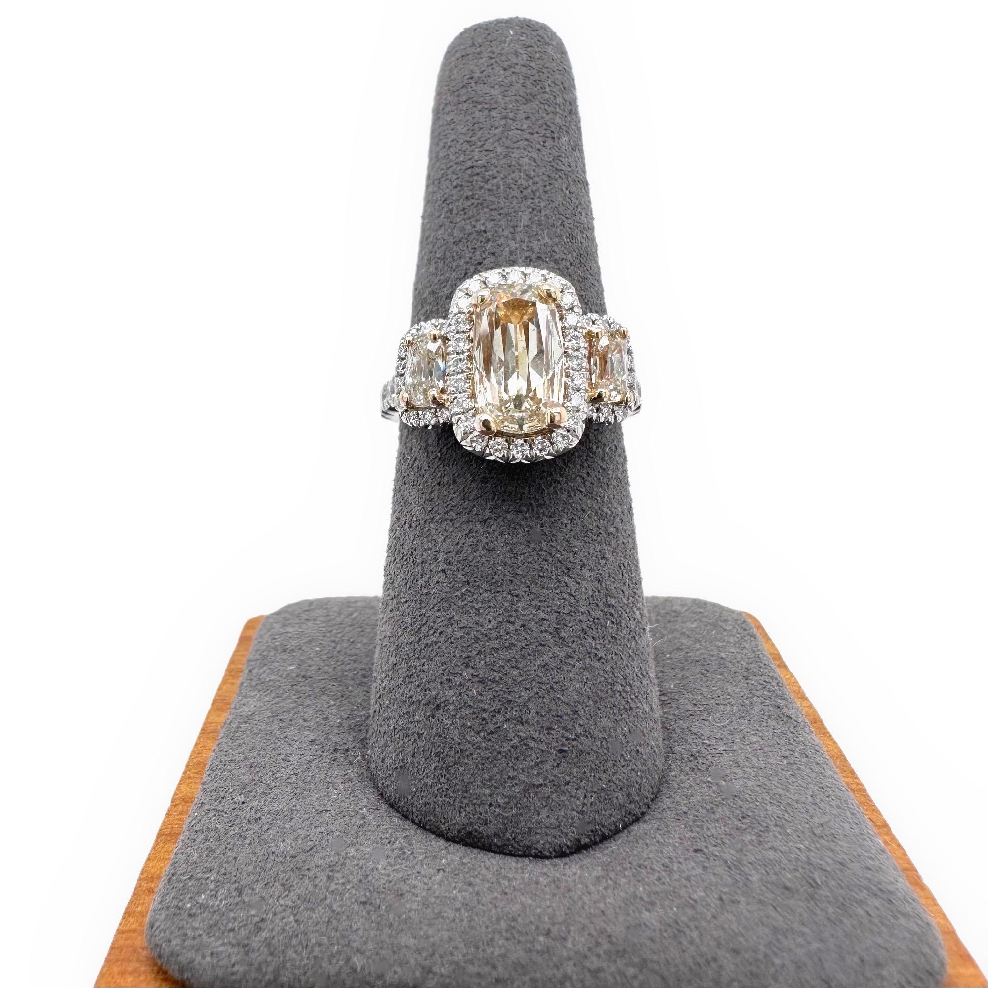 Henri Daussi Verlobungsring, 2,36 Tcw 3 Stein im Kissenschliff, Diamant 18kt Weißgold 9