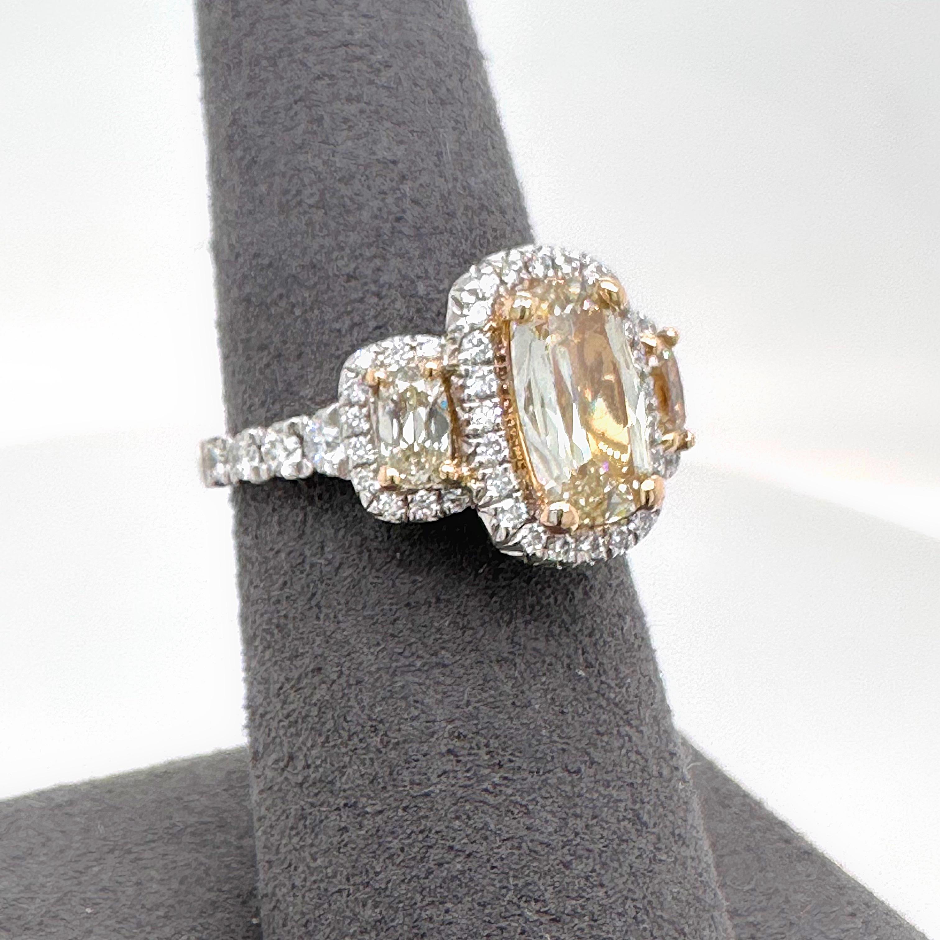 Henri Daussi Verlobungsring, 2,36 Tcw 3 Stein im Kissenschliff, Diamant 18kt Weißgold 11