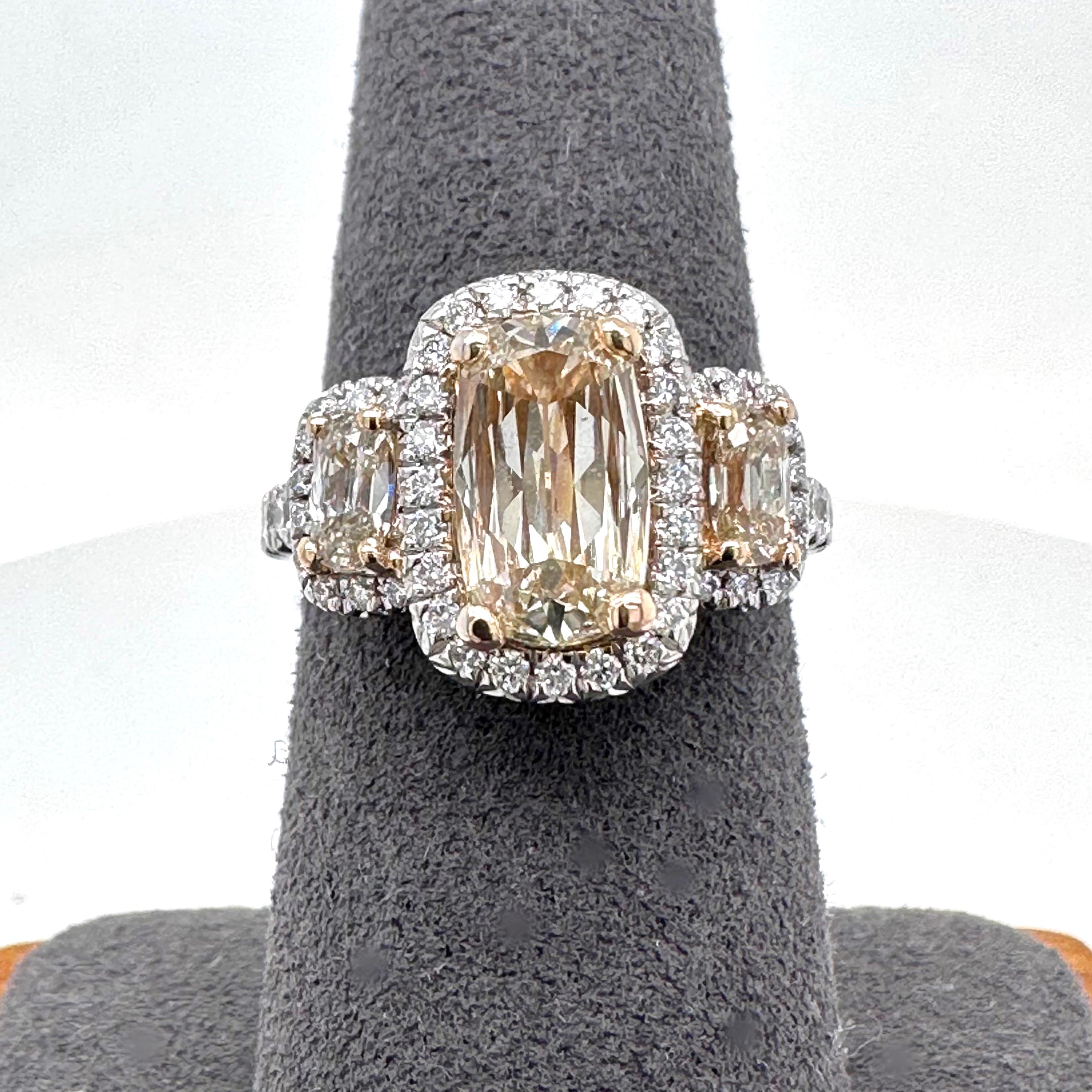 Henri Daussi Verlobungsring, 2,36 Tcw 3 Stein im Kissenschliff, Diamant 18kt Weißgold 12