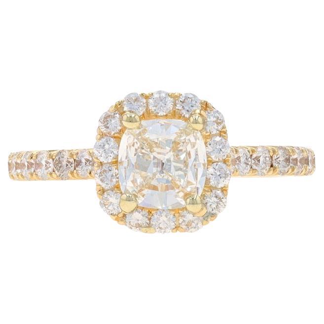 Henri Daussi, bague de fiançailles halo de diamants taille coussin Daussi en or jaune 18 carats 1,42 carat en vente