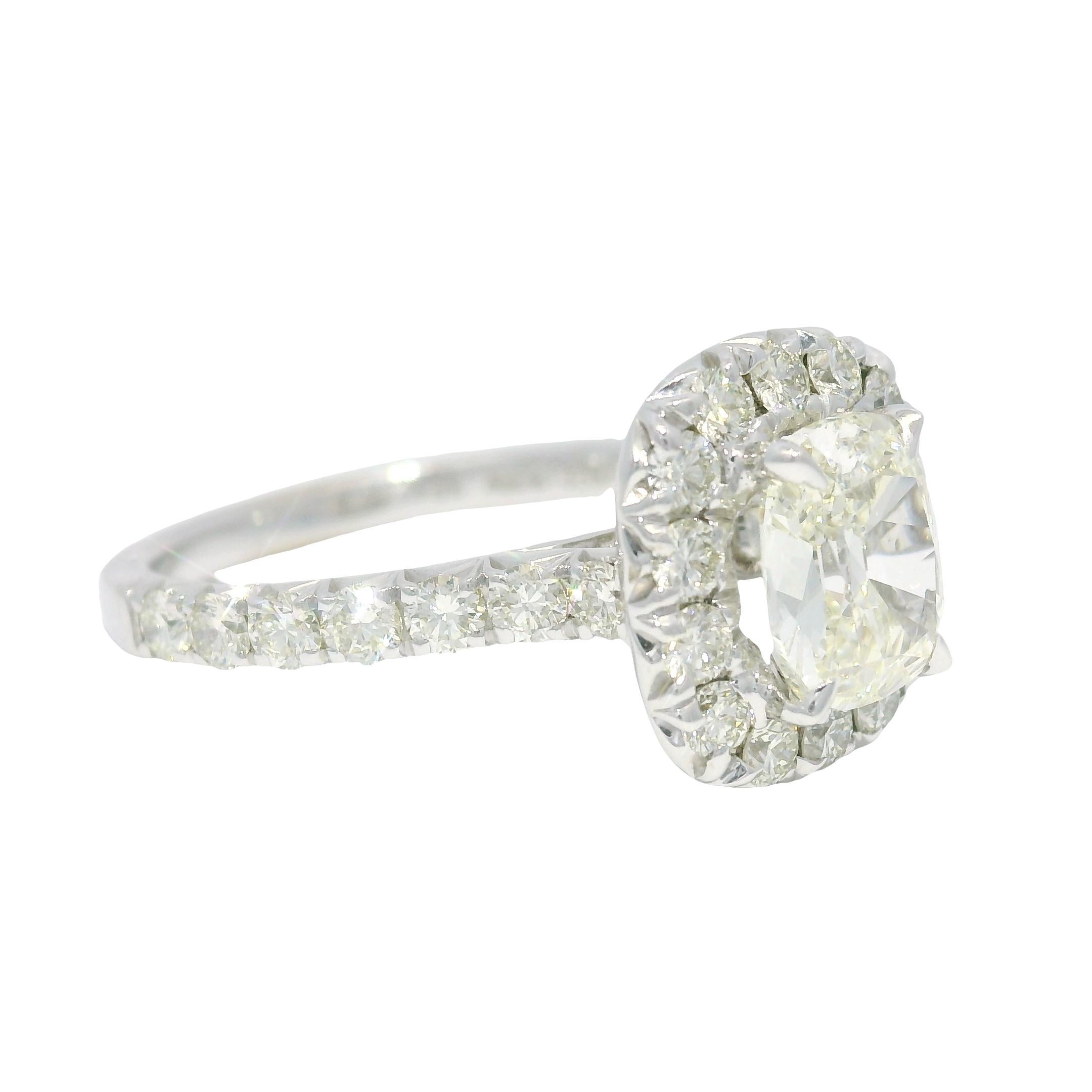 Henri Daussi Natural Cushion Cut Diamond Halo 18-Karat Engagement Ring In Stock im Angebot 4