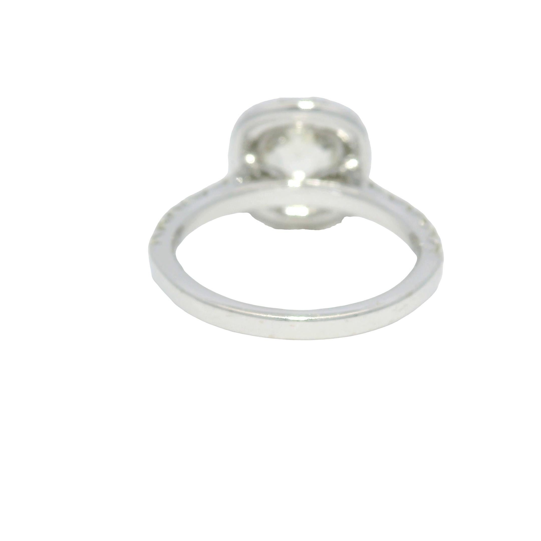 Henri Daussi Natural Cushion Cut Diamond Halo 18-Karat Engagement Ring In Stock im Zustand „Hervorragend“ im Angebot in Boca Raton, FL